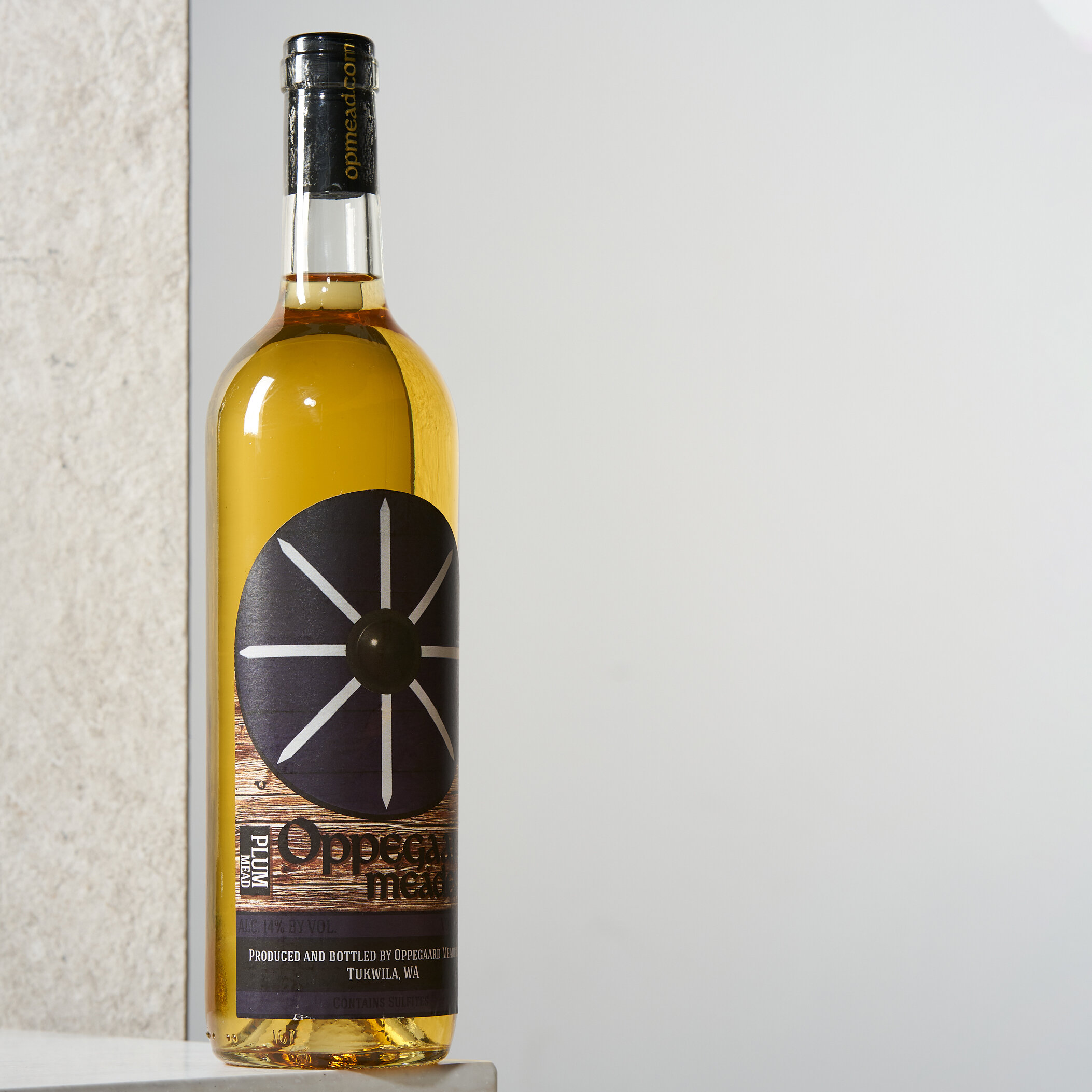 PlumA complex fruited honey wine compared to its compatriots this mead gives forth an aroma of dried apricots, dark cherries, sun flower, wild flowers and a hint of sour. The palate opens with sweet plum before notes of dried fig, apricot and clemen…
