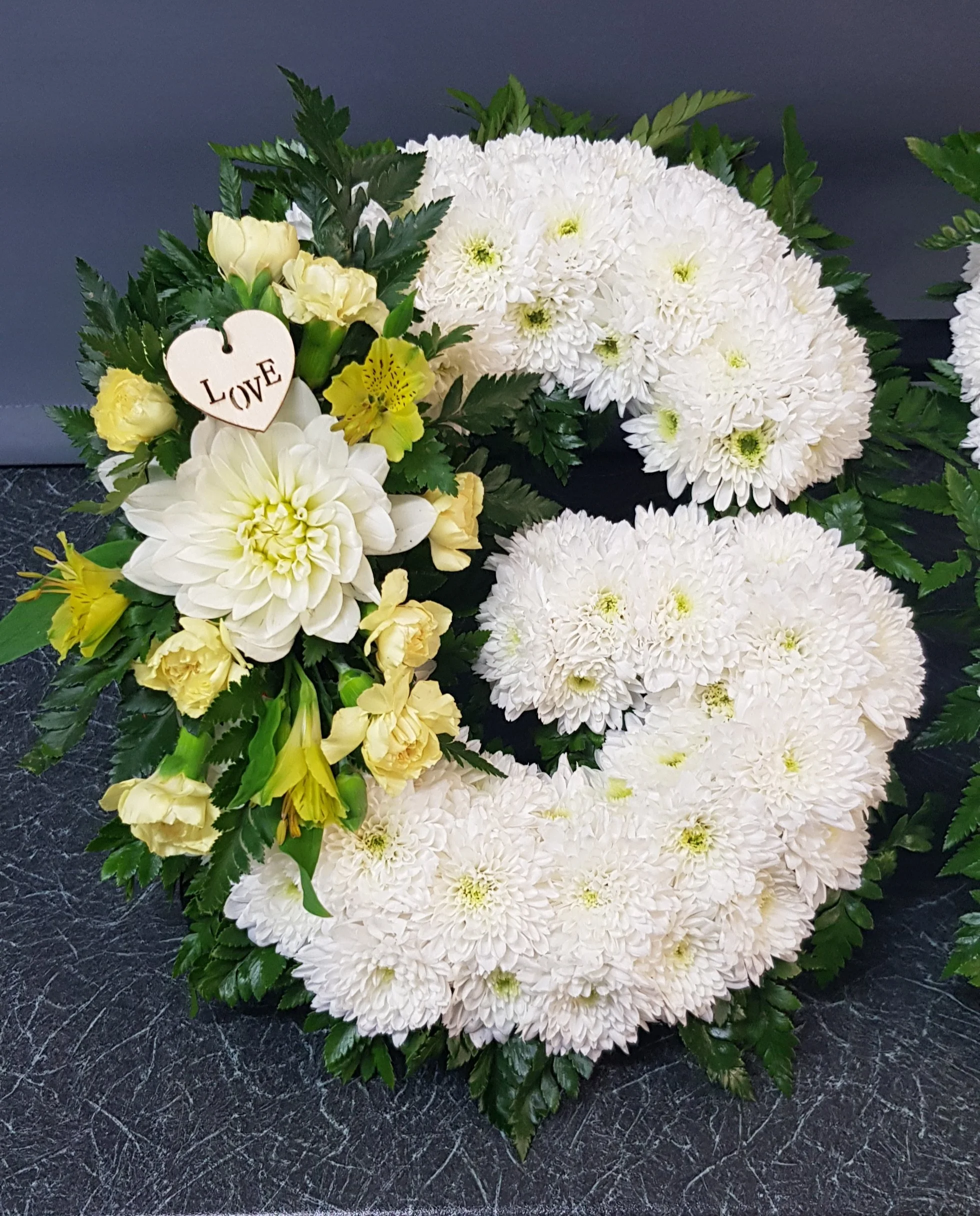FUNERAL LETTERS BASED FOLIAGE EDGE