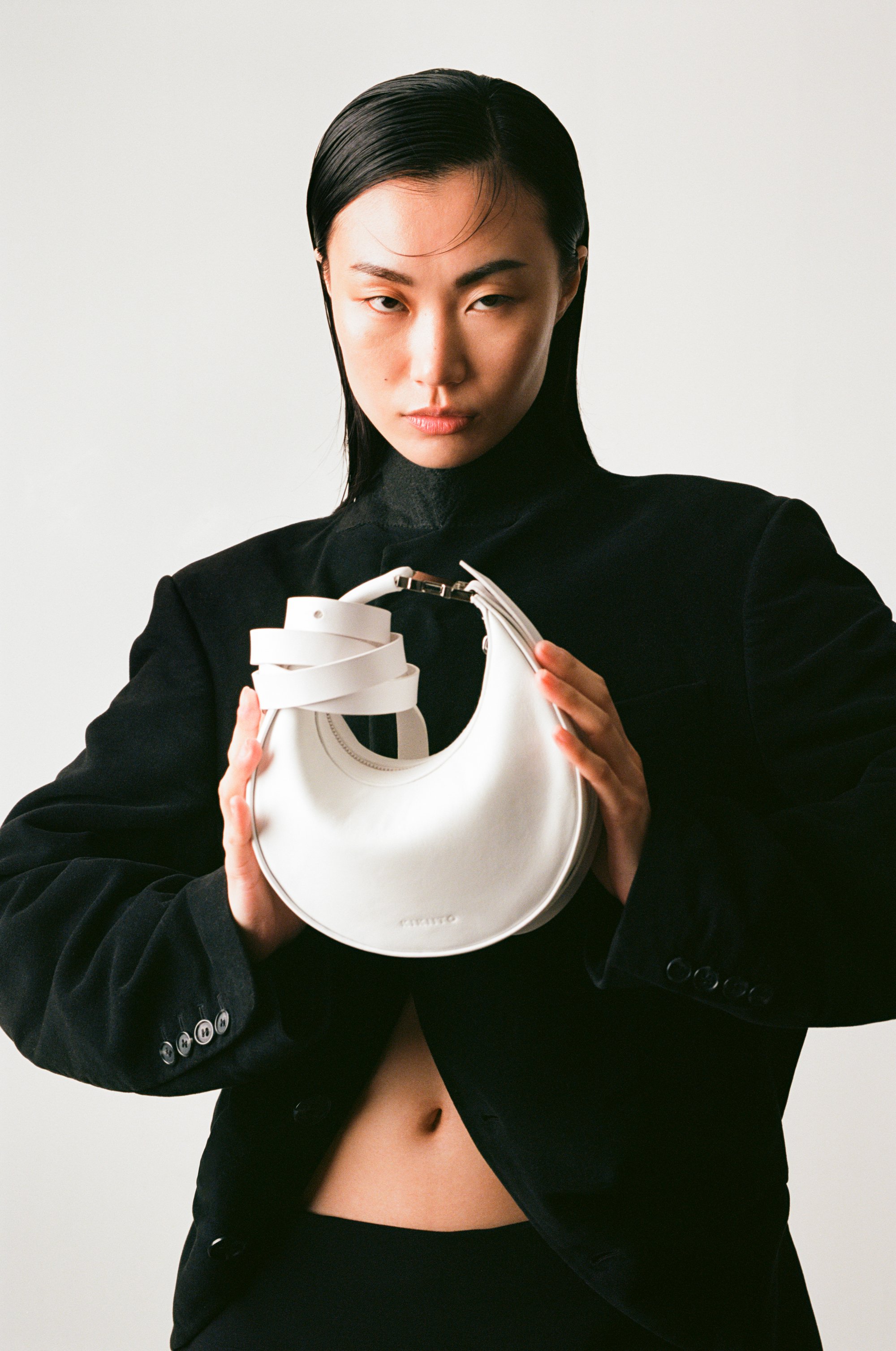 Kikiito-houseofito-tuki-moon-white-circle-leather-handbag-bag-made-in-England-Uk-styling-craftsmanship-handmade-avantgarde-Japanese-London-accessories-minimalist-design-sustainable-slow-fashion-brand-one-of-a-kind-editorial-photoshoot-model-Po-Hsuan.jpg