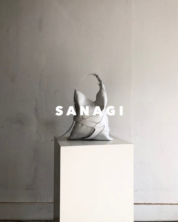 Kikiito-houseofito-sanagi-white-leather-tote-handbag-bag-made-in-England-Uk-craftsmanship-handmade-avantgarde-Japanese-London-accessories-minimalist-design-sustainable-slow-fashion-brand-one-of-a-kind.jpeg