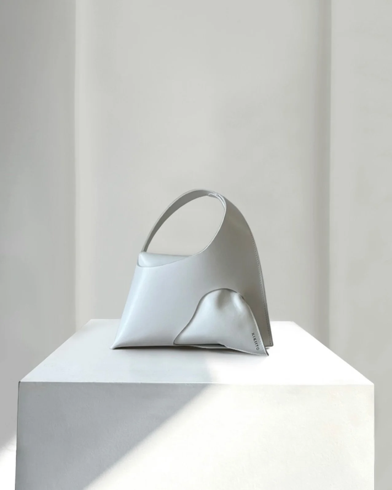 H O S H I - White leather 

Designed and handcrafted in London @houseof_ito 
.
.
.
.
.
#kikiito #houseofito #handcraftedinlondon #leatherartistry #minimalavantgarde