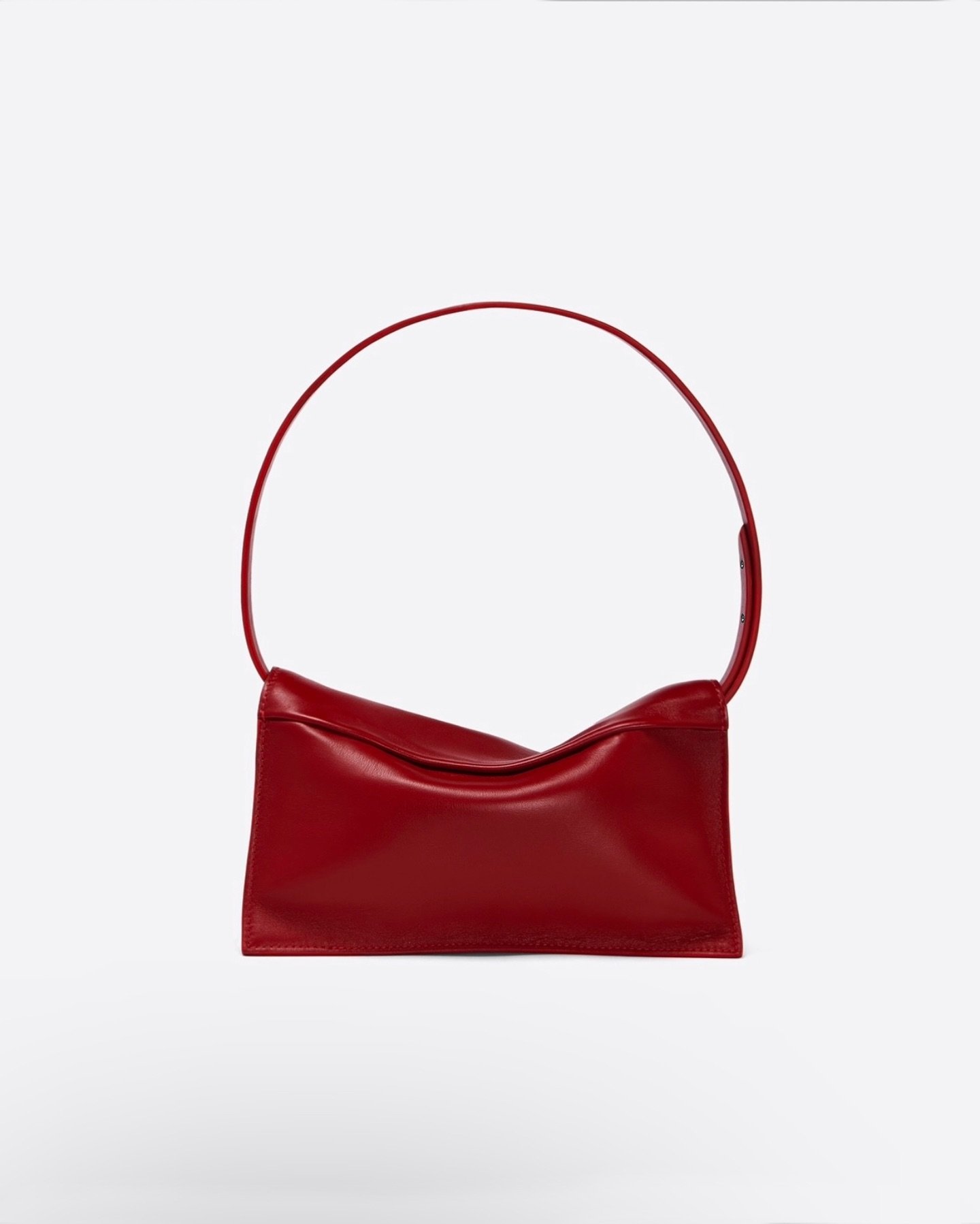 KIKIITO 

IWA red bag - carry it your way.

Designed and handcrafted in London 
by House of Ito.

Available at Kikiito.com

&mdash;&mdash;&mdash;

#kikiito #houseofito #sculpturebag