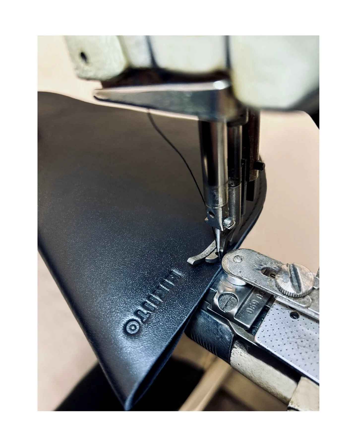 KIKIITO 

IWA 
Handcrafted by House of Ito

#kikiito #houseofito #leatheratelier