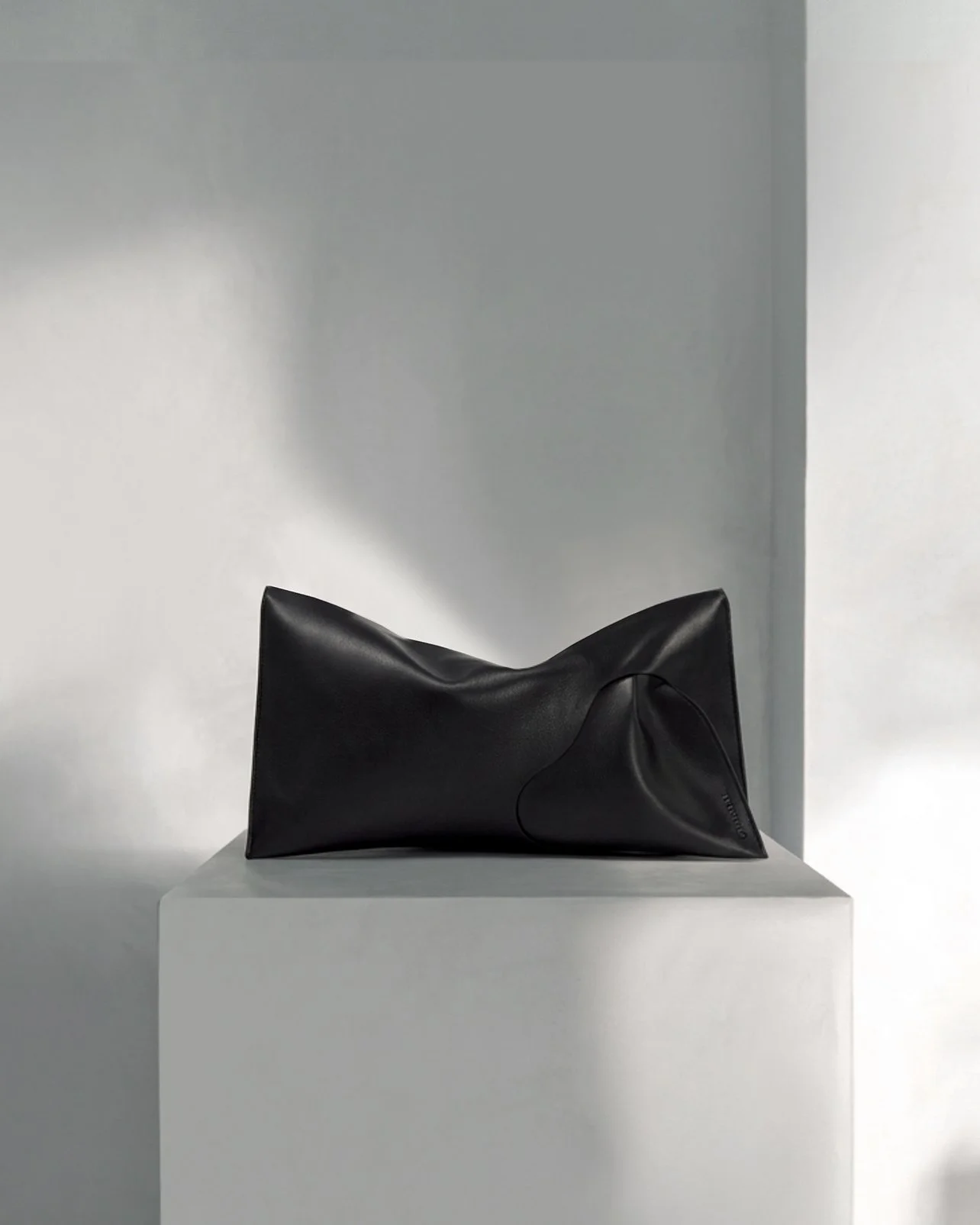 KIKIITO-iwa-shoulder-bag-luxury-leather-bags-made-in-London-by-house-of-ito.jpg