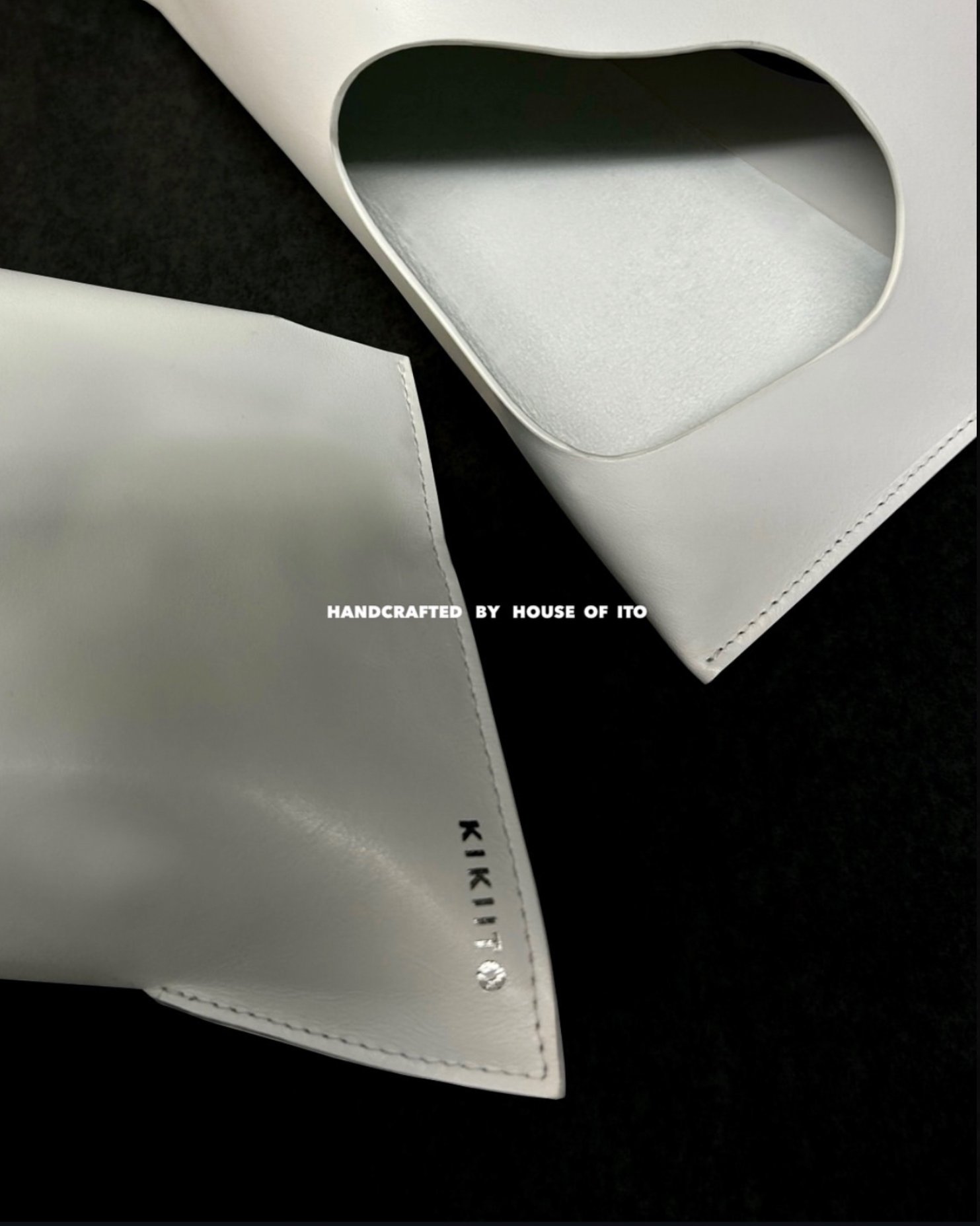 kikiito-shohsi-white-handbag-luxury-leather-bag-handcrafted-in-London-house-of-ito-minimal-avant-garde-design-sclupture-design.jpg