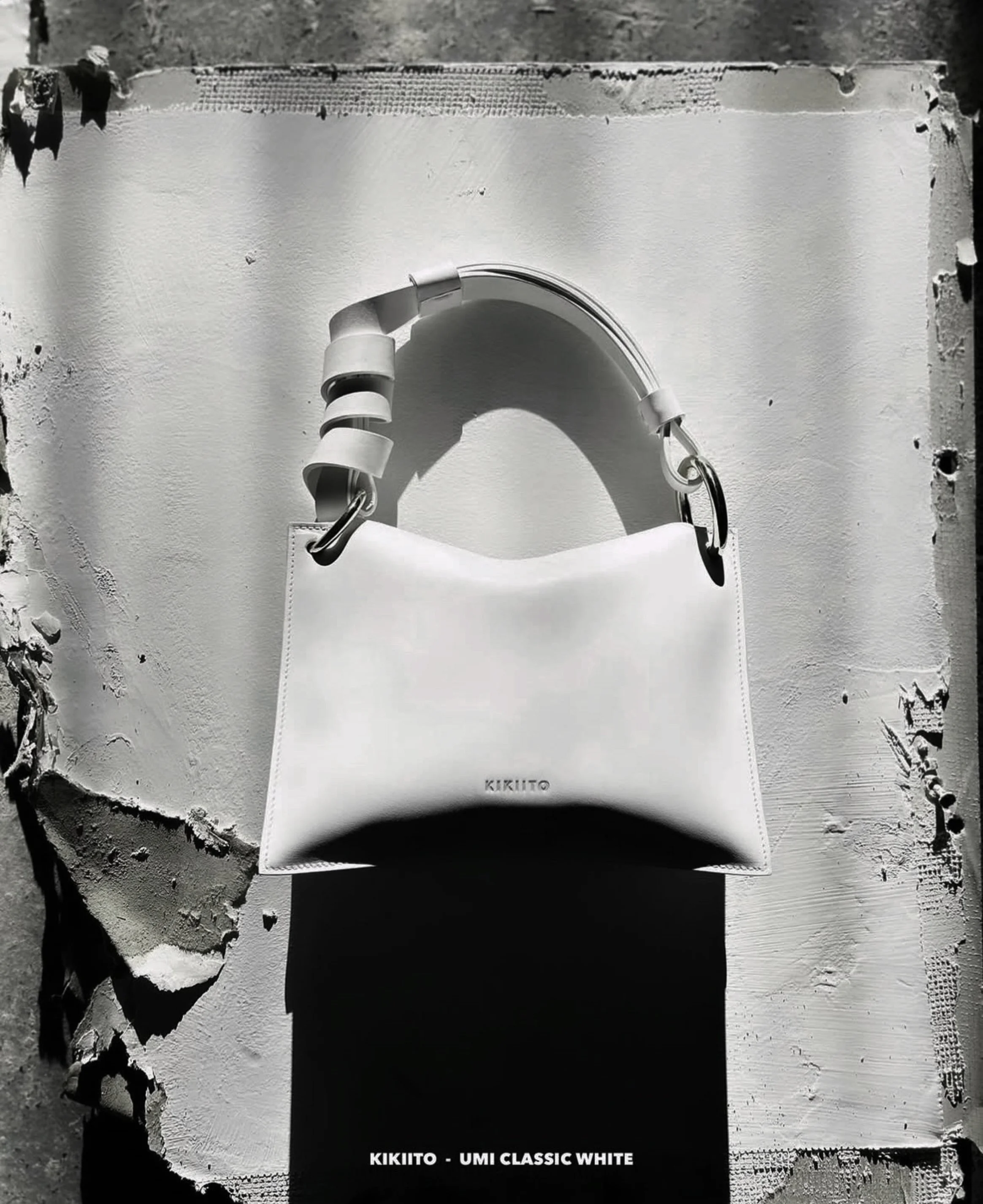kikiito-umi-classic-white-leather-handbag-made-to-order-in-London-classic-modern.jpg