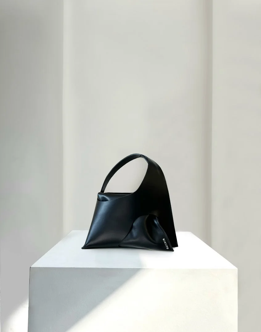 Kikiito-hoshi-black-leather-unique-handbags-minimal-avant-garde-design.jpg