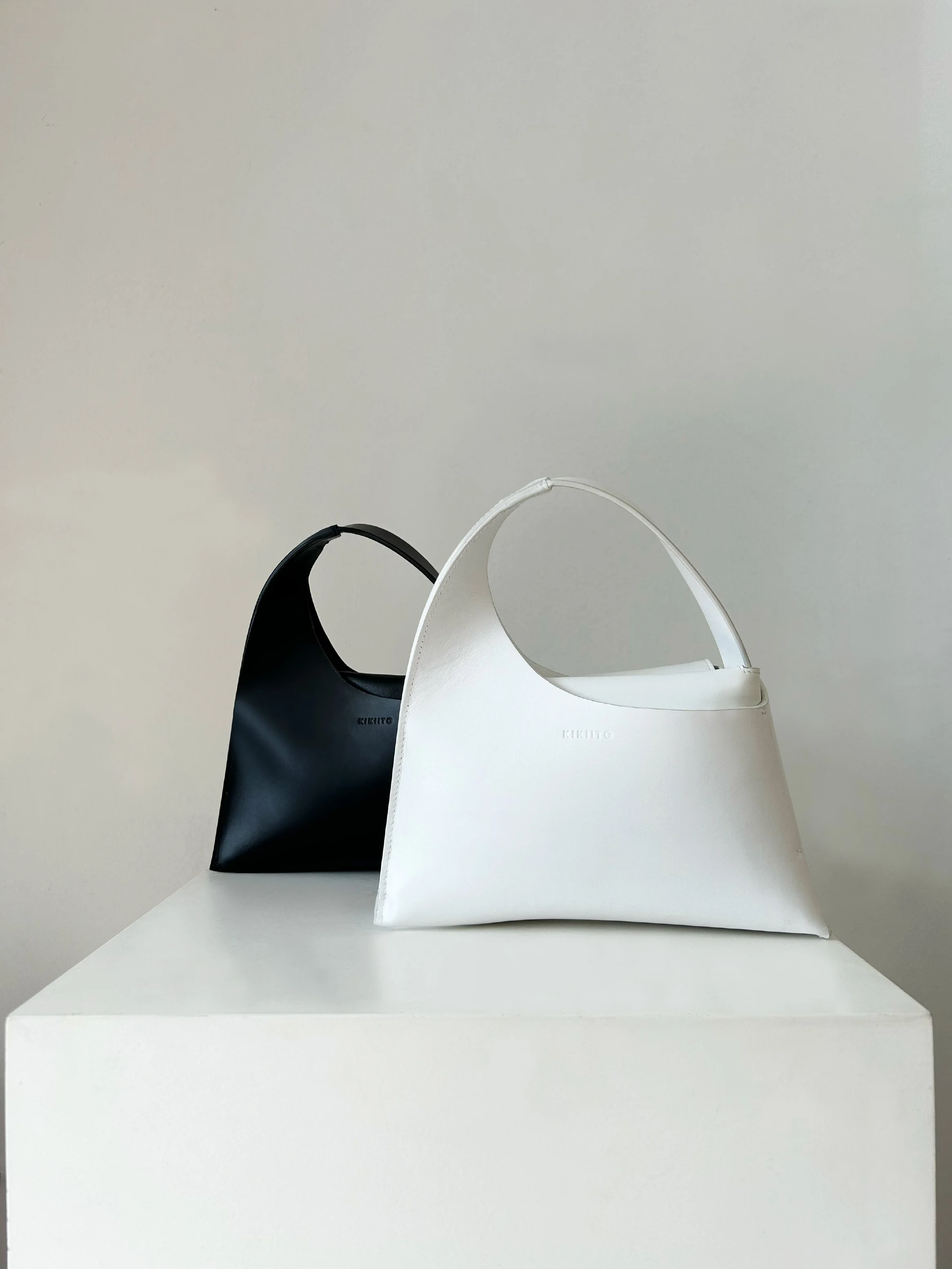 Kikiito-hoshi-black-white-leather-unique-handbags-minimal-avant-garde-design.jpg