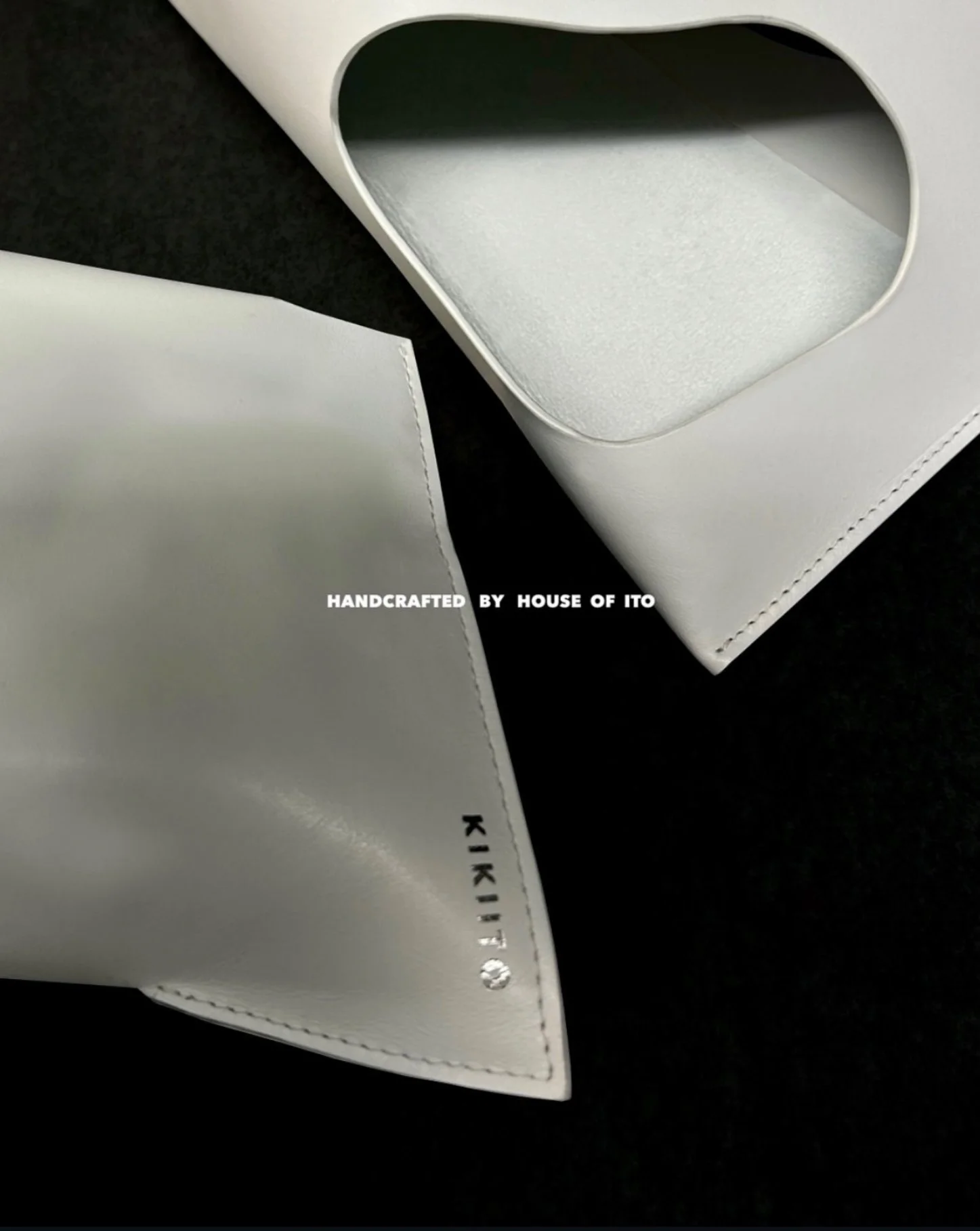 kikiito-shohsi-white-handbag-luxury-leather-bag-handcrafted-in-London-house-of-ito-minimal-avant-garde-design-sclupture-design.jpg