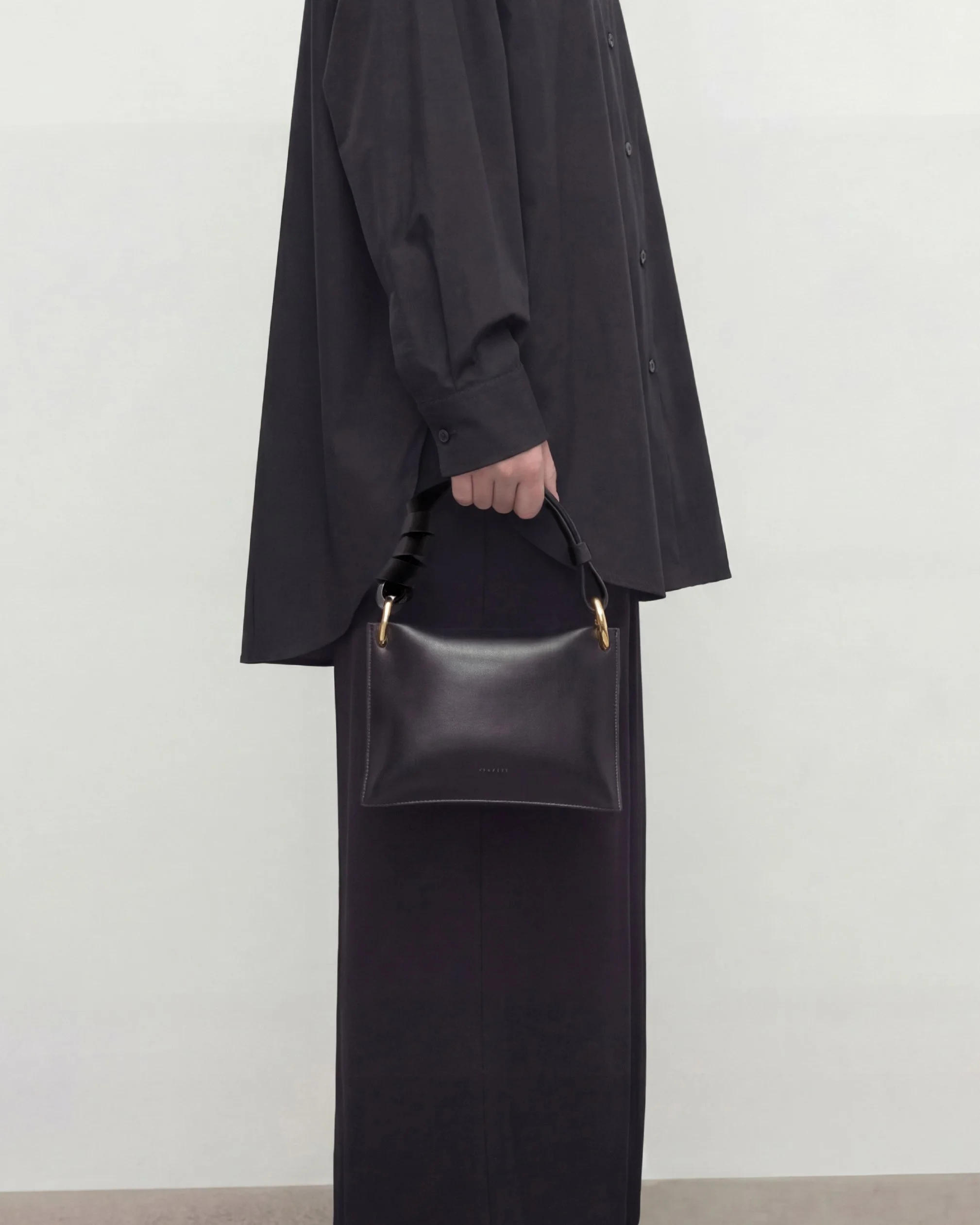 kikiito-umi-classic-black-leather-handbag-luxury-fashion-brand-white-bags-minimal-classic-style.jpg