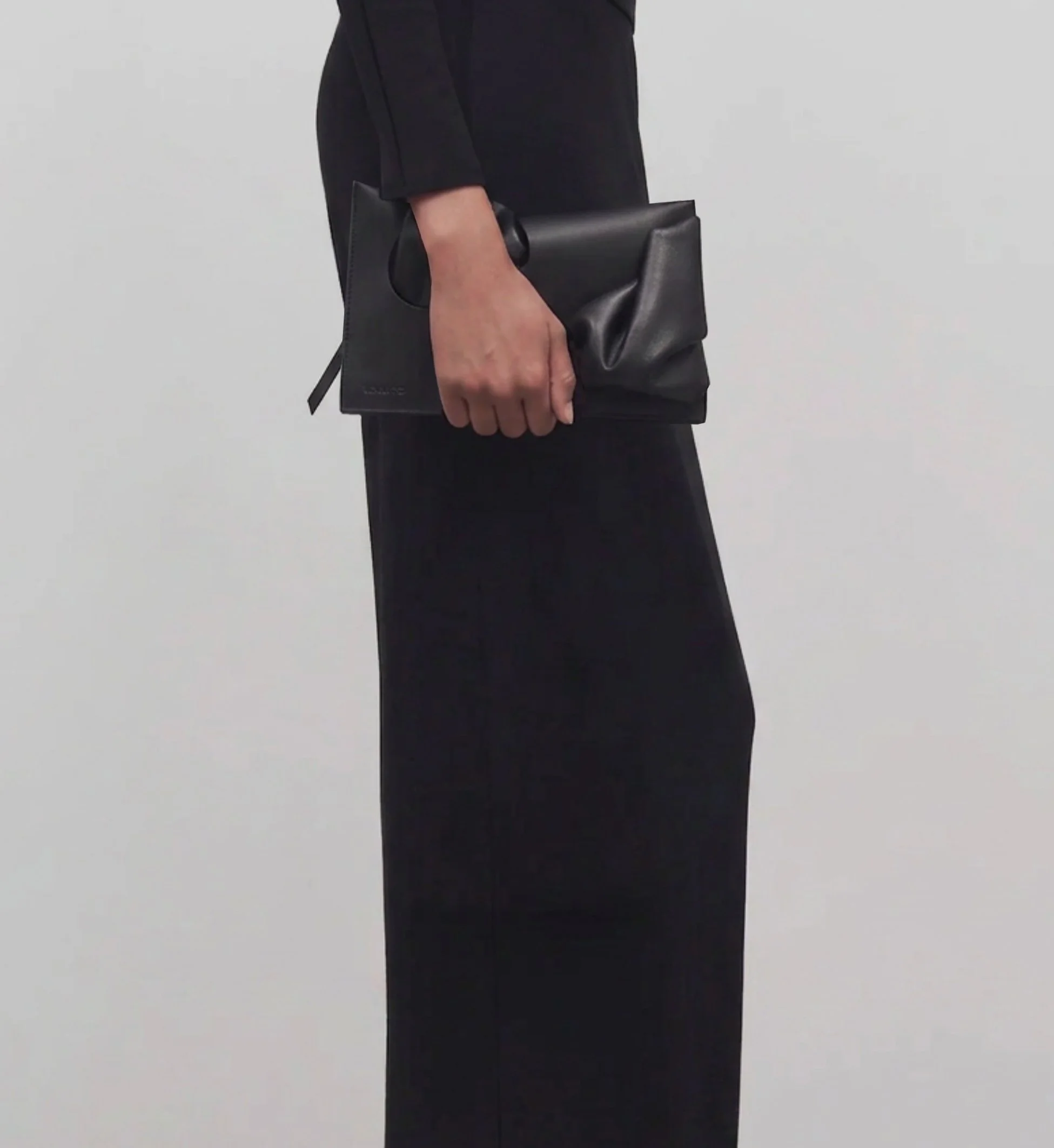 kiki-ito-magma-black-clutch-bag-black-leather.jpg