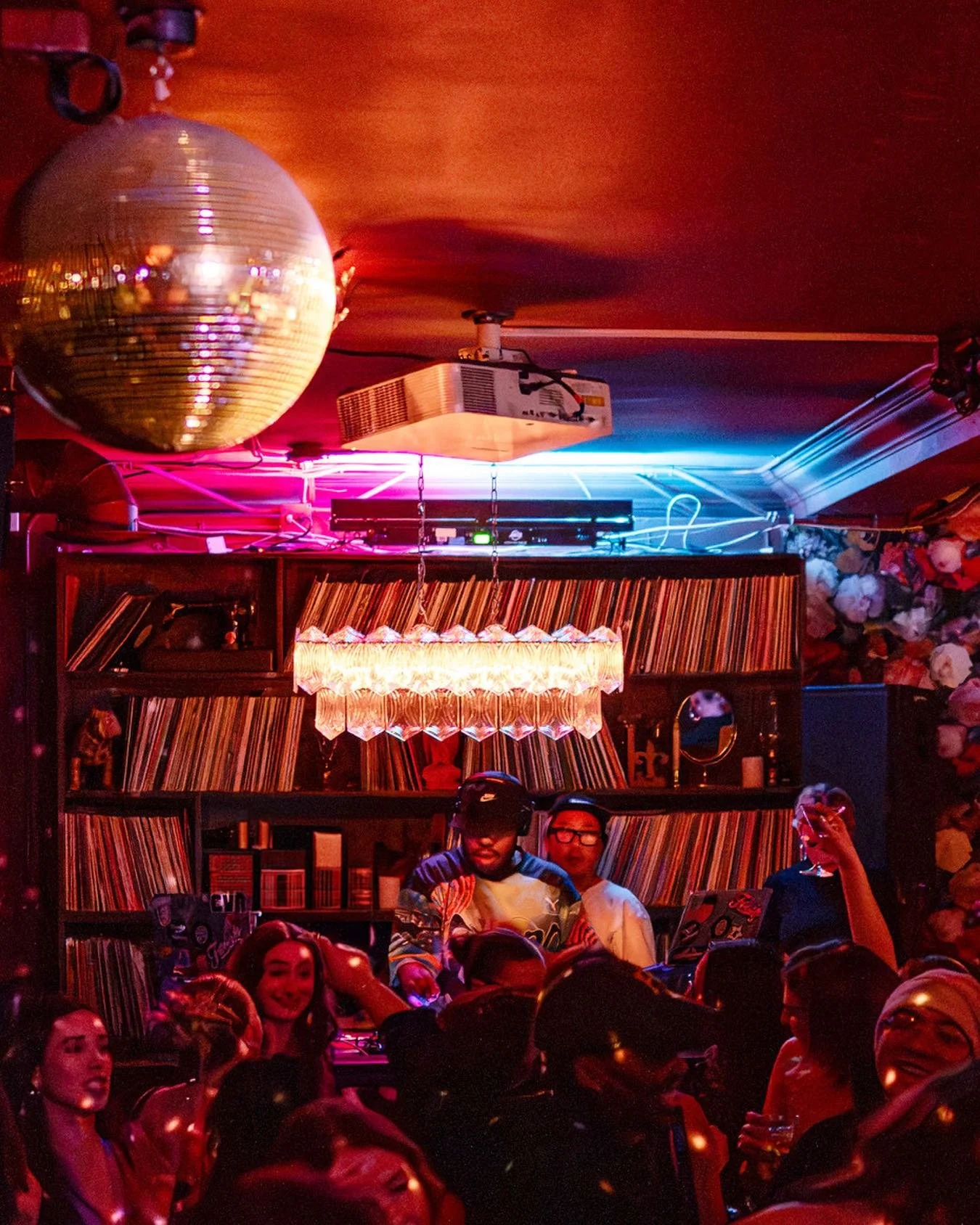 Tonight at the Common we have special guest DJ @l_ugz in the house alongside @grego780 playing the best in Hip Hop, R&amp;B, Dancehall &amp; more + $8 Grey Goose lemon drop shots all night long. Get on guest list for the evening by tapping on the lin