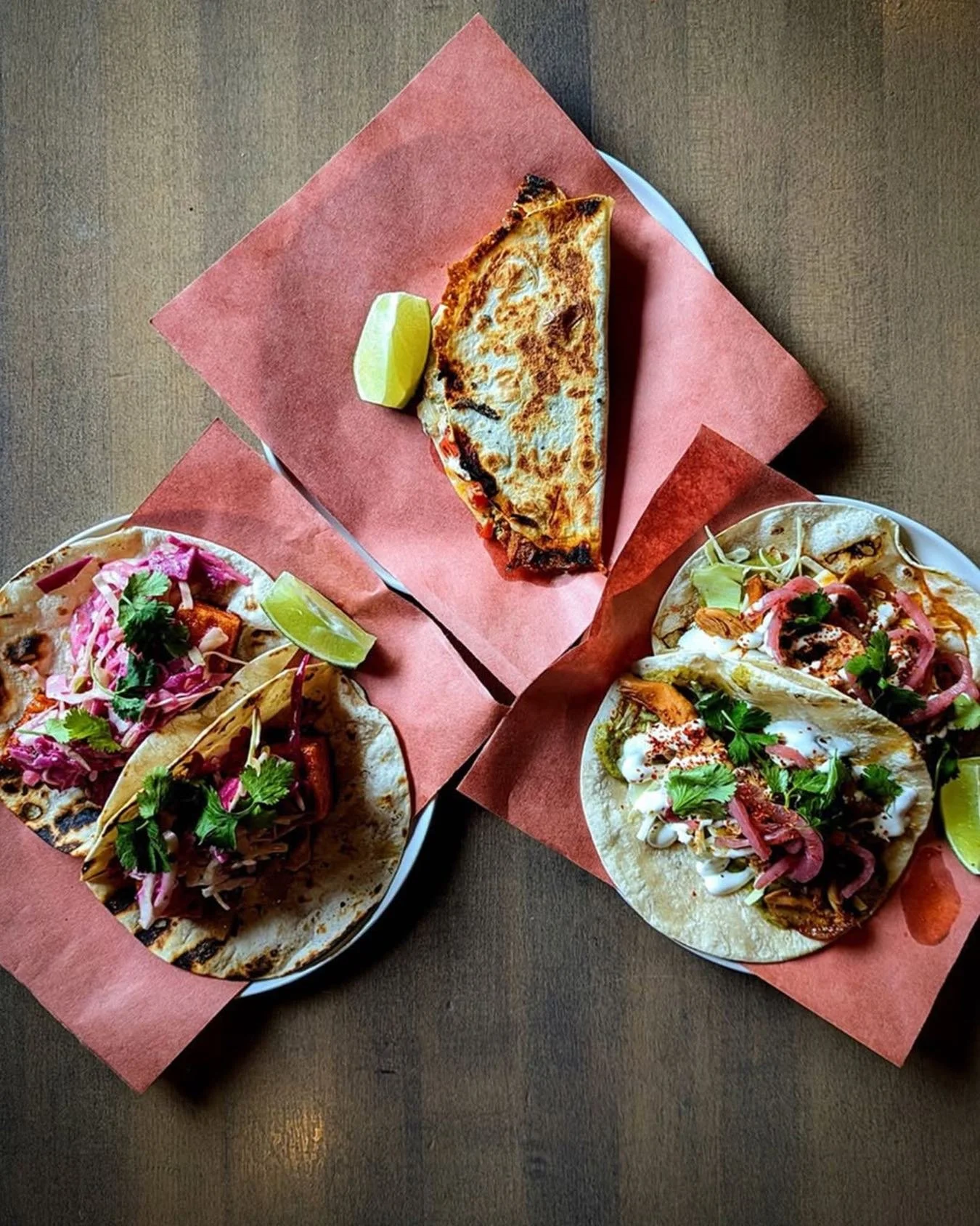 It&rsquo;s Cinco De Mayo at the Common! 🌮🍻🌵
$4.50 Tacos, $5.50 Margs &amp; $6.50 Sols

Pictured above clockwise (from left)&hellip;

KOREAN BBQ TOFU
With slaw, garlic lemon aioli, sesame oil, cilantro 

PULLED PORK QUESADILLA 
With chipotle tomato
