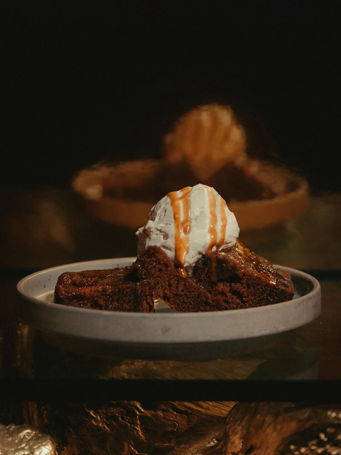 Our sticky toffee pudding with vanilla whipped cream &amp; toffee sauce. 👀🤤

📸 @cam_mark