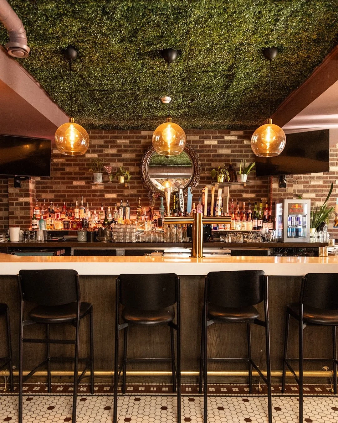 Join us for happy hour at the Common (every Tuesday-Friday from 4pm to 6pm). Swipe to see our happy hour menu. 🥂🙌

📸 @thecrystaltsang