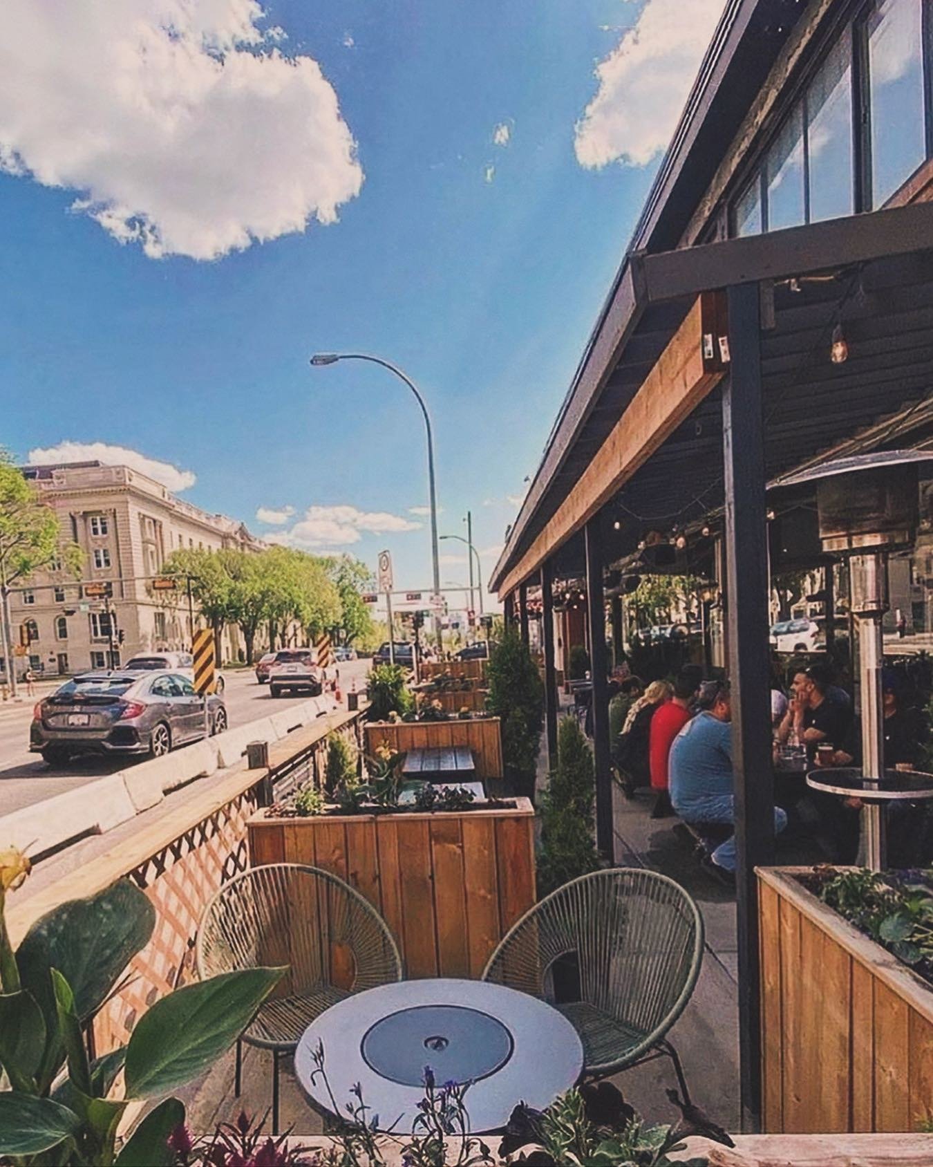 Finally! Some perfect weather for patio hangs! 
🎉🥂☀️💐