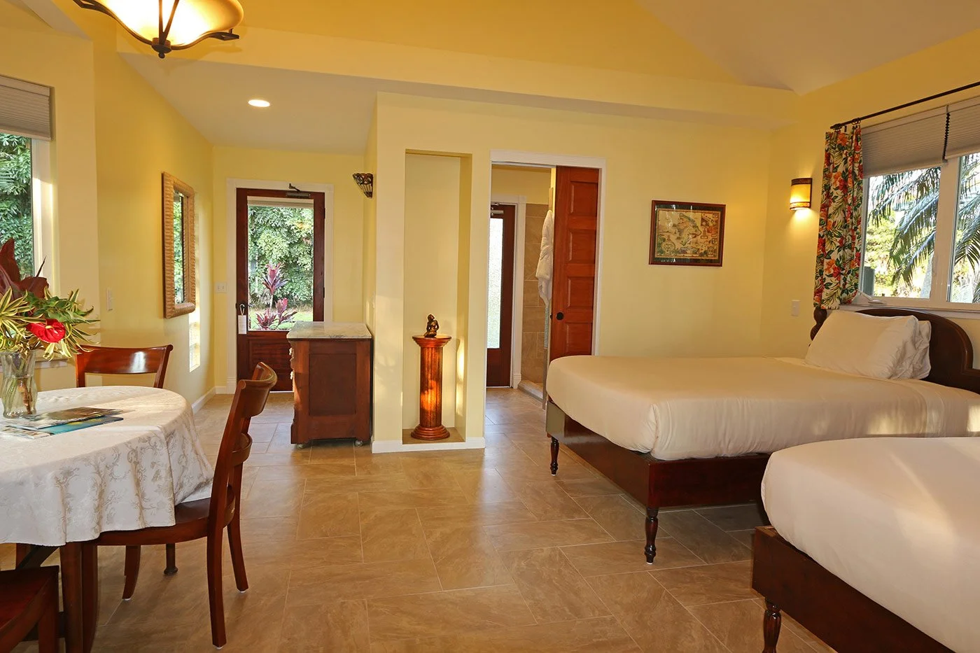 hawaii_yoga_retreat_shared_room.jpeg (Copy)
