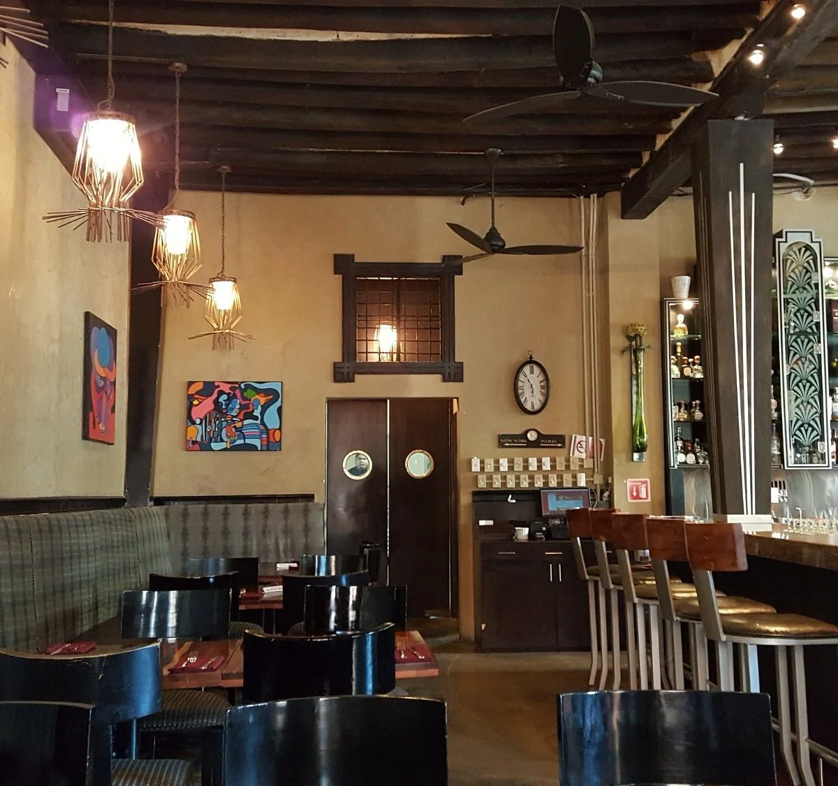 hector-s-bistro.jpg