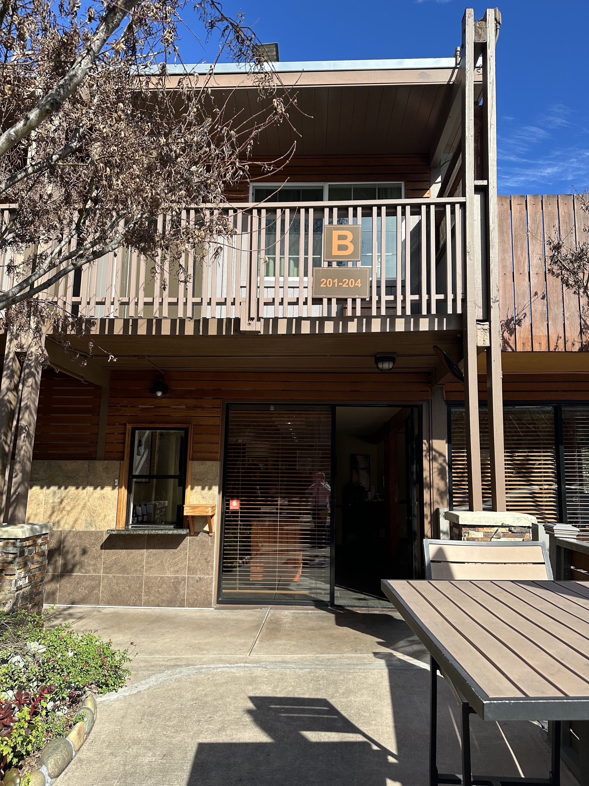 Lobby side entrance