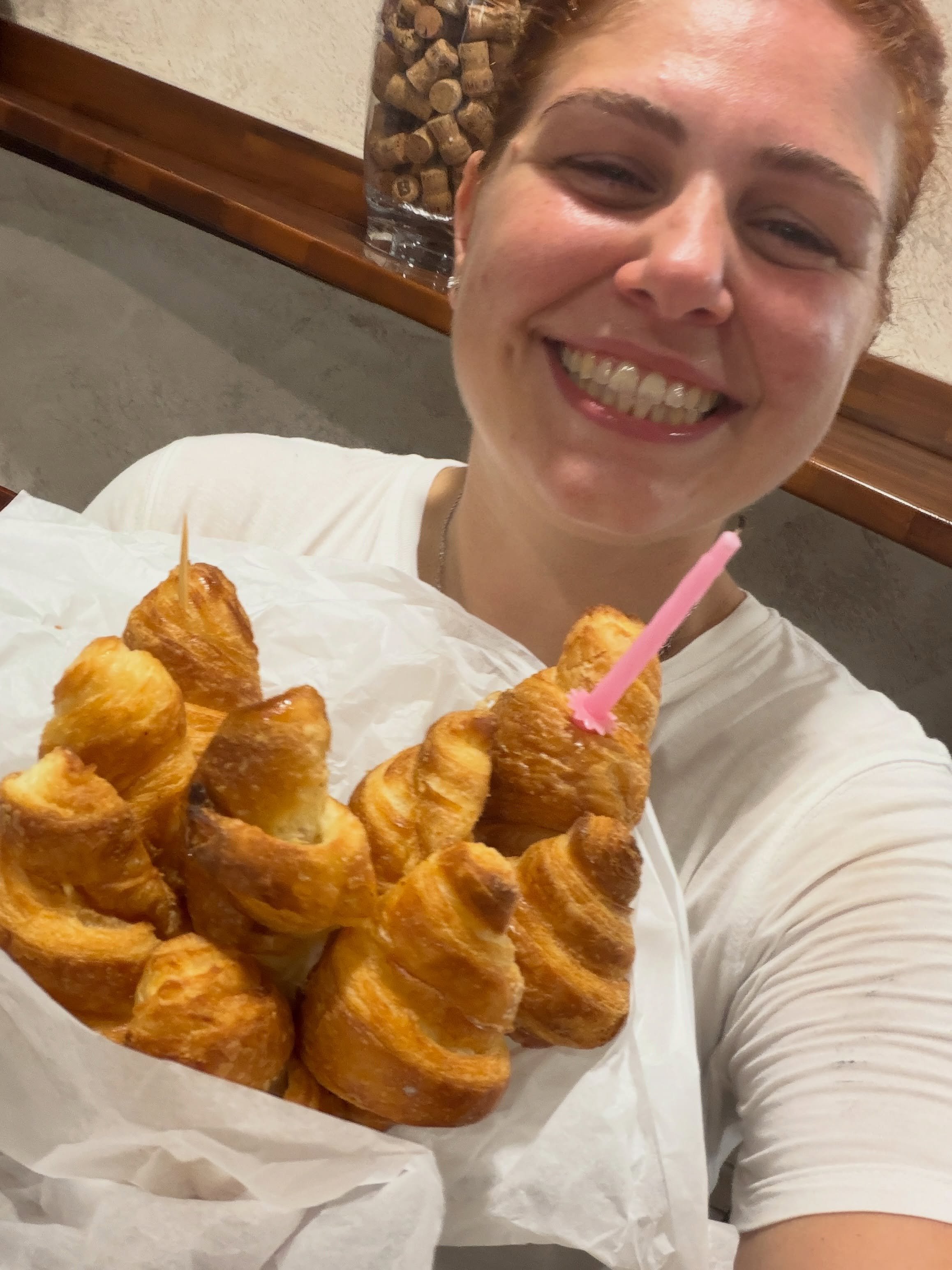 Best birthday bouquet ever 🥐💐
My coworkers definitely know me too well !!
.
Il miglior bouquet di compleanno di sempre 🥐
I miei colleghi mi conoscono troppo bene !
.
#croissantbouquet #pastrychefbirthday #pastrycheflife #birthdaychef