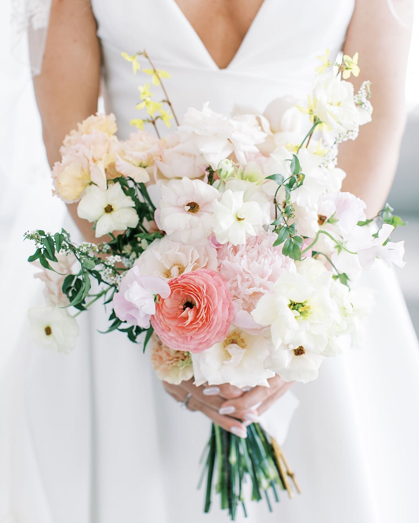 Happy SPRING! 🌸 

photo @alexandrachristinephoto 
florals @loboflorals 
planning @theeventdesignco