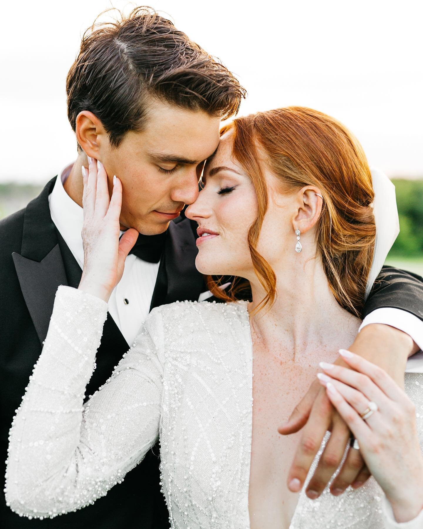 Brooke &amp; Sam giving us serious model vibes ⭐️

photo @beccaveyphotography 
planning @theeventdesignco @rachael.theeventdesignco 
venue @estateheritage