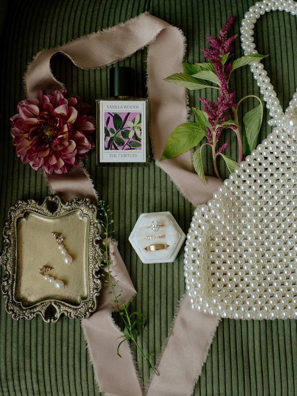 Each detail was carefully picked out by Nicole for her wedding day 🤍

photography @daringwanderer 
planning @theeventdesignco @kassidy_hm 
florals @threadsandblooms