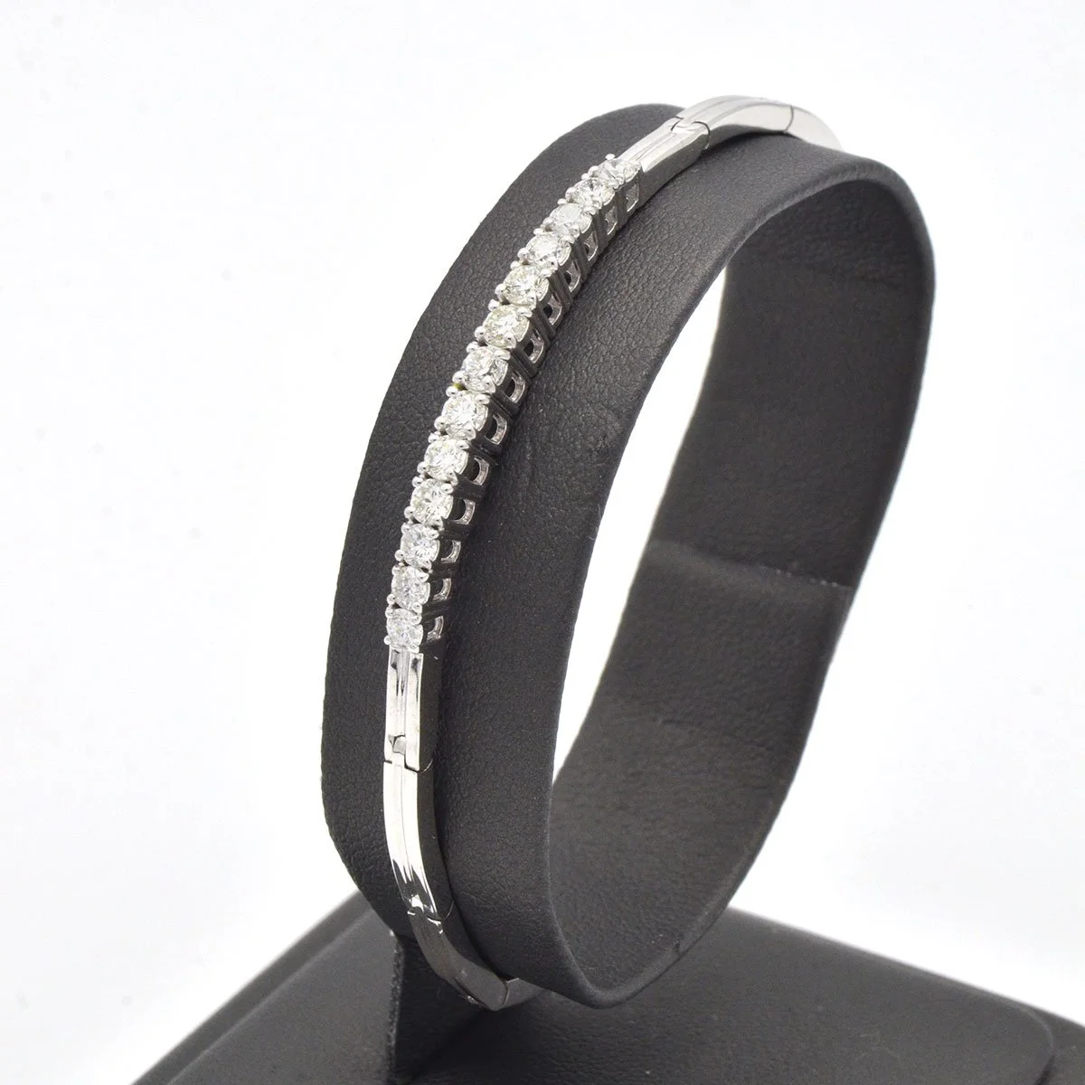 14k-white-gold-diamond-tennis-bracelet-side.jpg