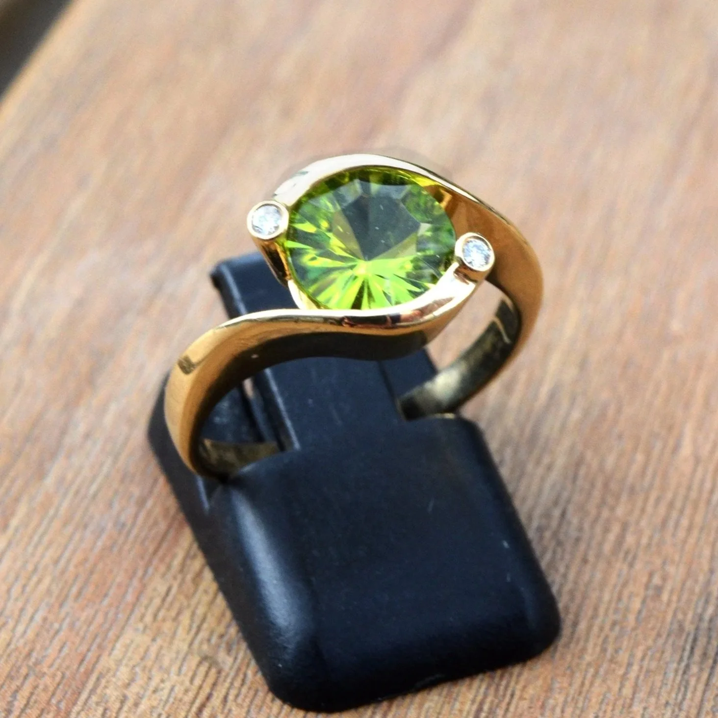 Peridot and Diamond | 14K Yellow Gold
