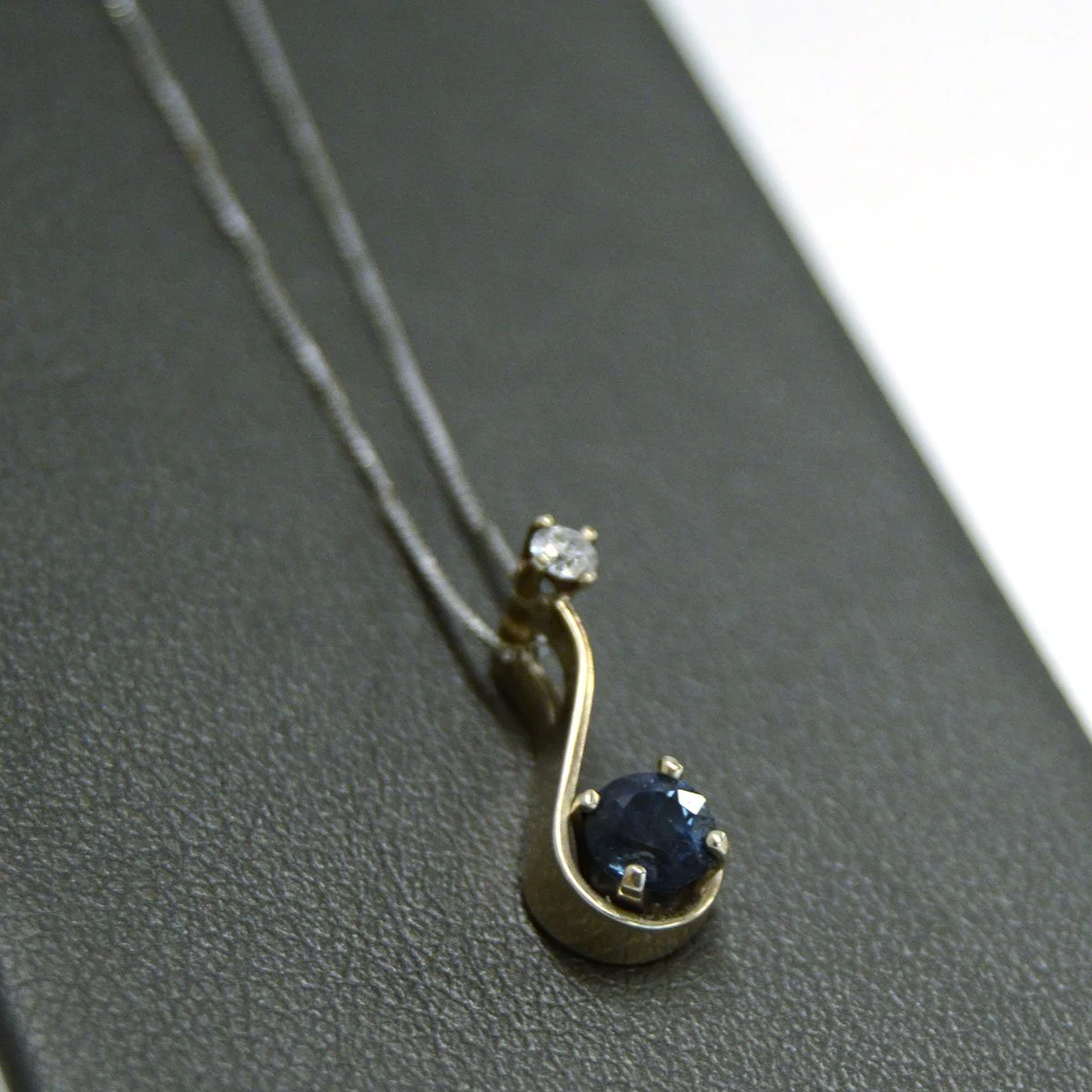 Sapphire-diamond-s-pendant-2.jpg