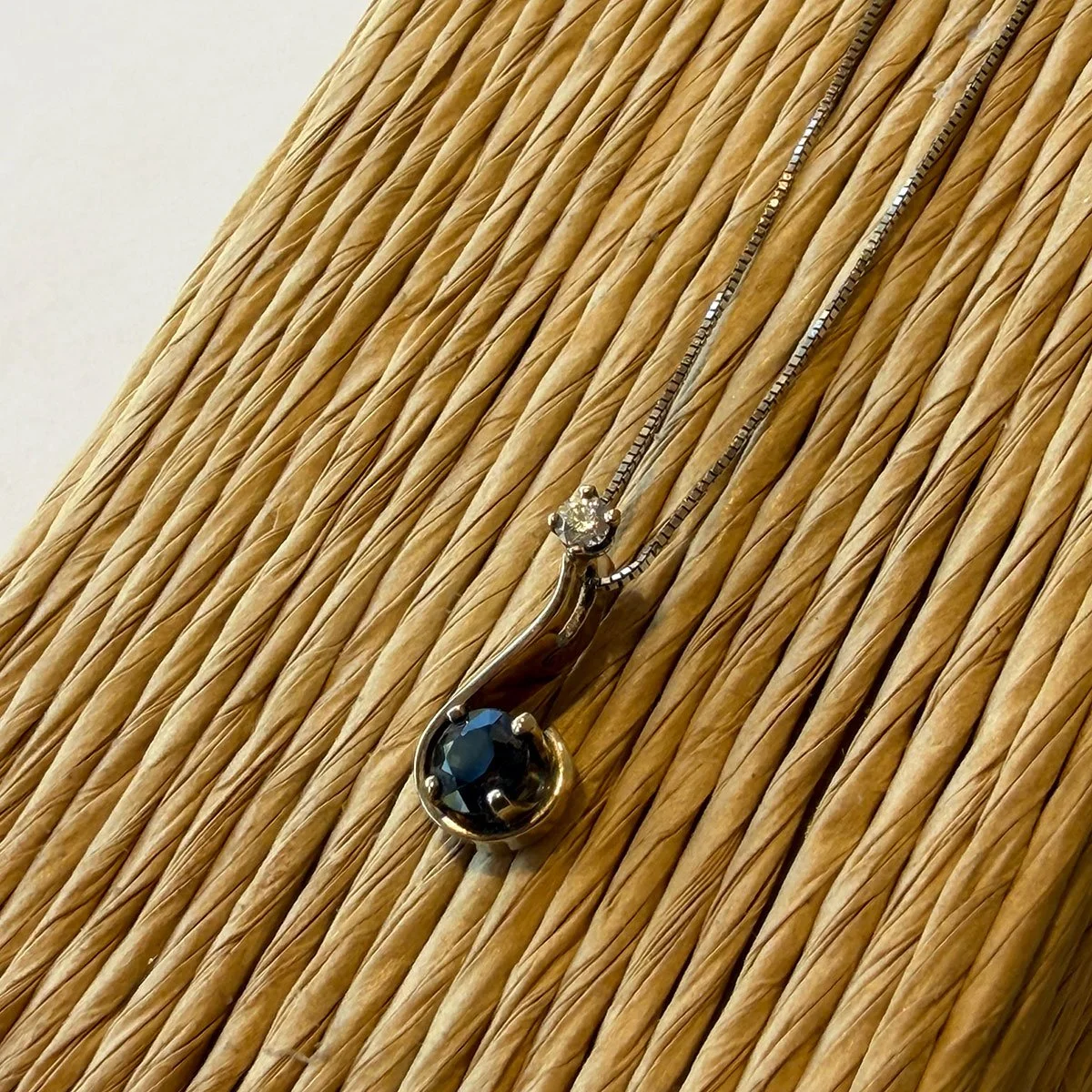 Blue-Sapphire-Ribbon-Diamond-Pendant-web.jpg