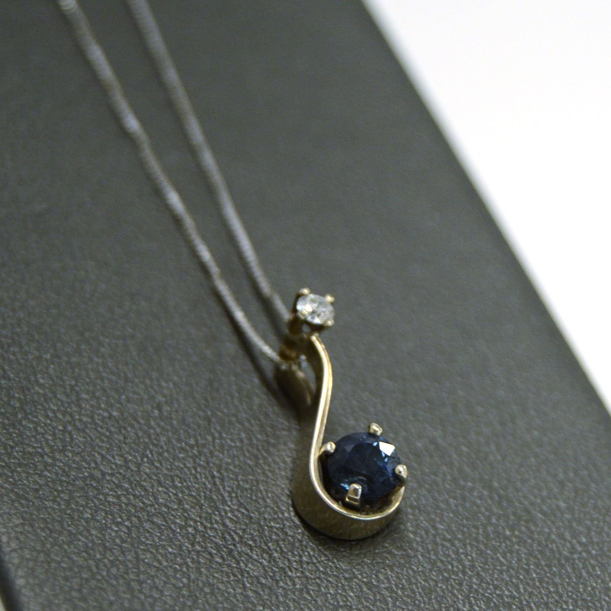Sapphire-diamond-s-pendant-2.jpg