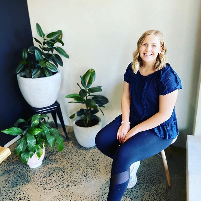 FEEL GOOD FRIDAYS 🌸
.
Have you met the delightful Dr Sophie Todman? .
Sophie moved from little Legana, Tasmania to Melbourne to study Osteopathic Medicine. .
Sophie has such a caring and friendly attitude and communicates so effectively with our pat
