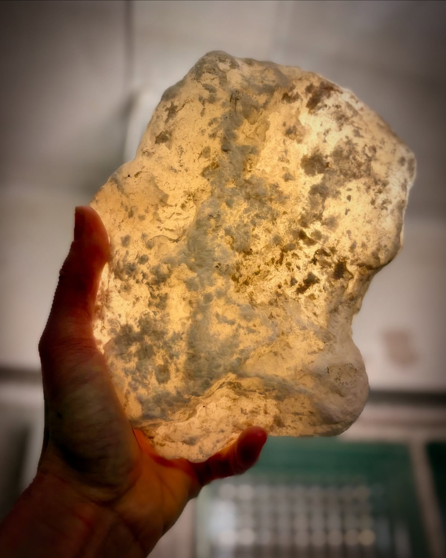 •✨ Best wishes! ✨•
I wish you all a very happy new year!
Hoping 2025 will be as bright and promising as this little piece of alabaster 🤞🏻
I can’t wait to see what they both reveal 🤗