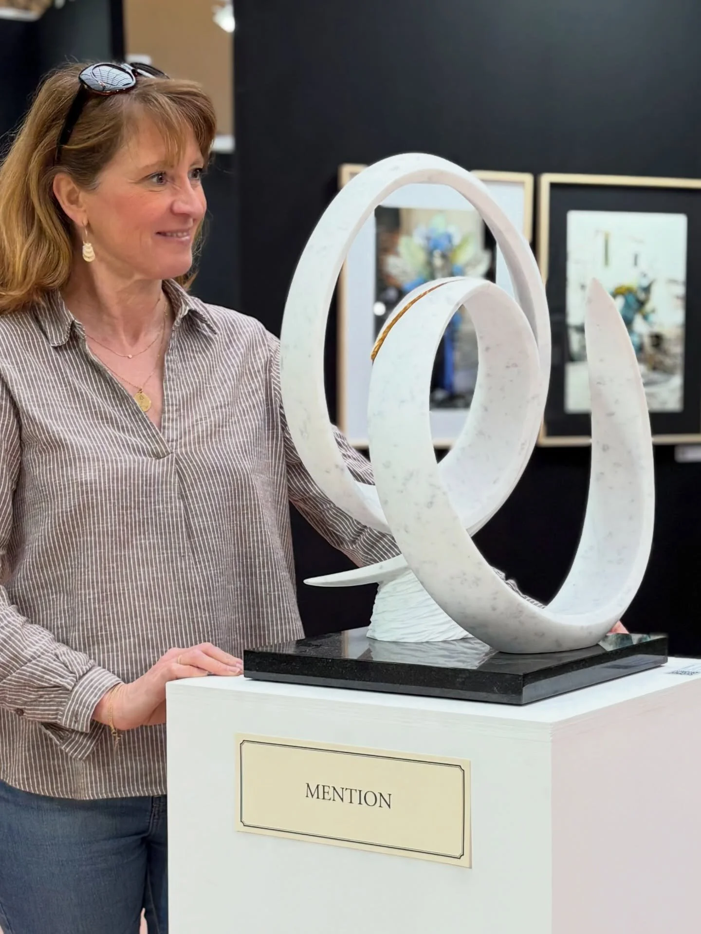 Tr&egrave;s heureuse et honor&eacute;e pour cette premi&egrave;re participation au @salon.des.artistes.francais d&rsquo;avoir re&ccedil;u une mention pour ma sculpture &laquo;&nbsp;C&rsquo;est bien ma veine (Lucky break) &raquo; !
Un immense merci au