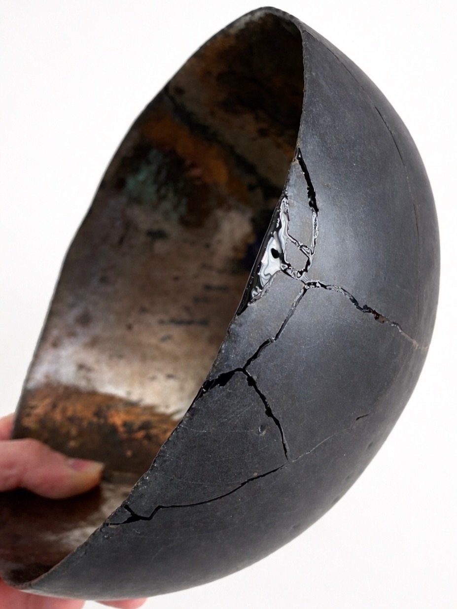 Filling the cracks and voids, sanding, applying black lacquer &mdash; again and again &mdash; to prepare the rebirth of an object soon to be magnified by its own imperfections&hellip;

Following my recent misfortunes, and just like in the art of #kin