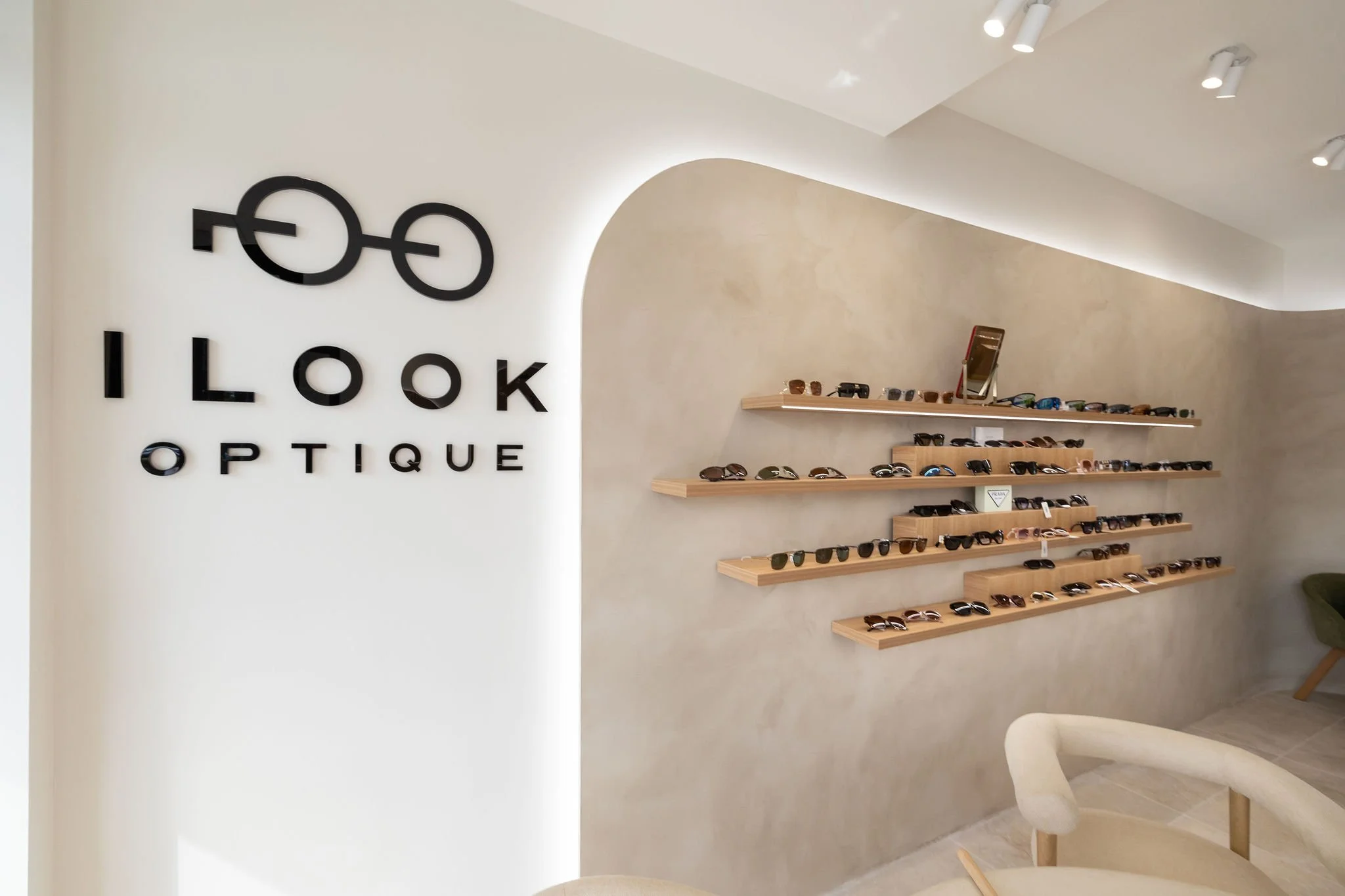 CRH_8524_593_i_look_optique_commercial_novasoma_photography (1).jpg