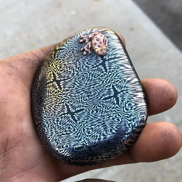 Bunchin (paperweight)with tree frog inlay headed out. #inlay #damascus #forged #frog #shakudo #mosaic #nippon #gerogero