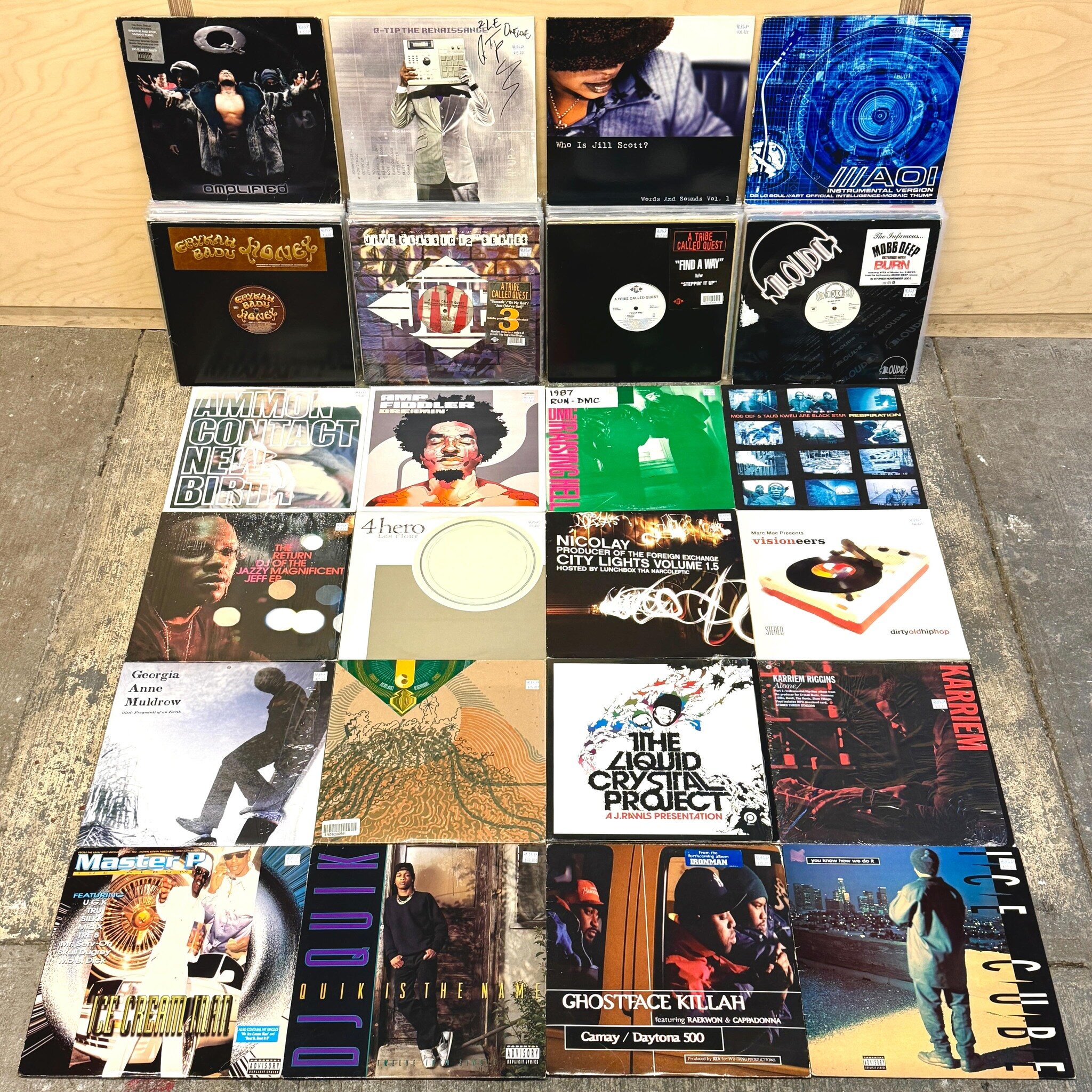 Big batch of Hip-Hop from all eras + regions going out now.
These plus a full crate waiting for you

Rainy days r the best days to go for a dig, so come partake

Here til 8
.
.
.
#ForSaleAtBlueSun #TheOriginalBlueSun #HipHopVinyl