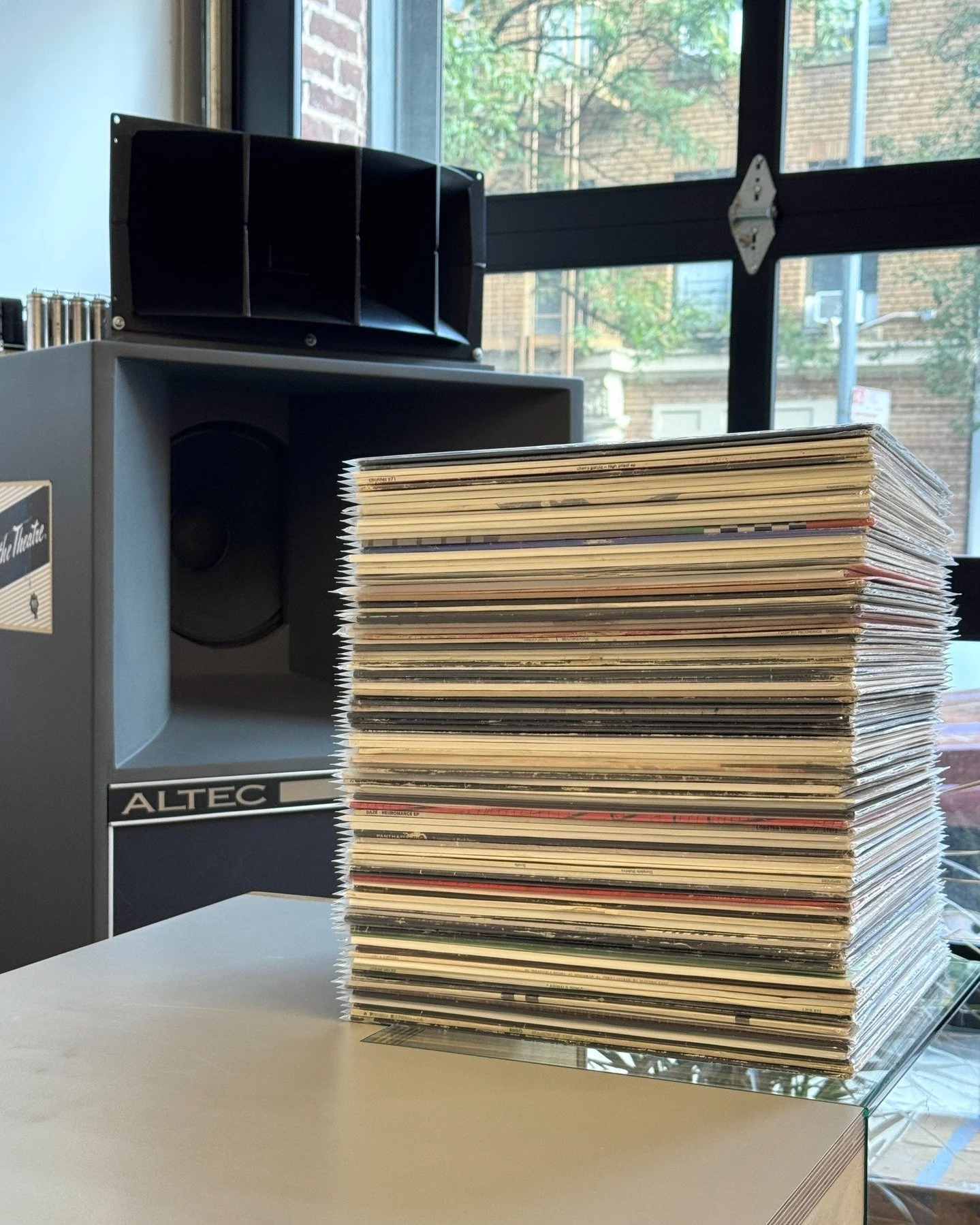 Another stack of dance floor burners going out ~ House, Techno, a lil UKG + Breaks

Here 12-8 ꥟  the 12&rdquo; bins are full ꥟  come thru