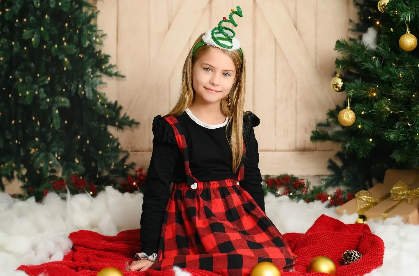 My Christmas Mini Sessions are back😍🎄

The holidays are a time for making memories, and I&rsquo;d love to help you capture them with a warm and festive Christmas session, just like every year! ✨

📸 Choose between:

My beautifully decorated studio 