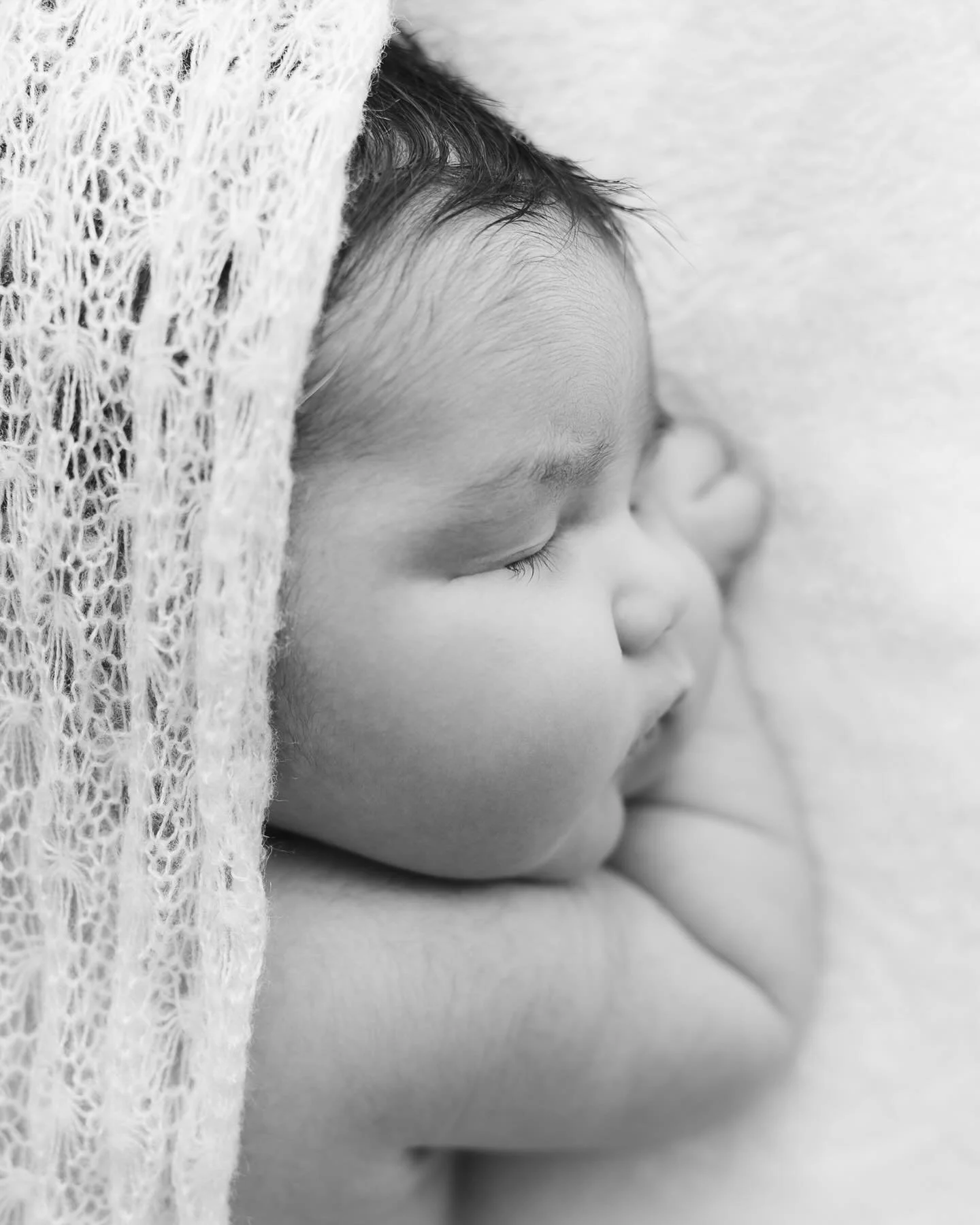 This handsome little one is Turan, 3 weeks old. Look a those cheeks and those rolls☺️ He was an angel❤️
.
.
.
#angelisportraits #newbornphotography #familyphotography #babyboy #naturalphotography #berlinphotographer #newbornphotographer #familyphotog