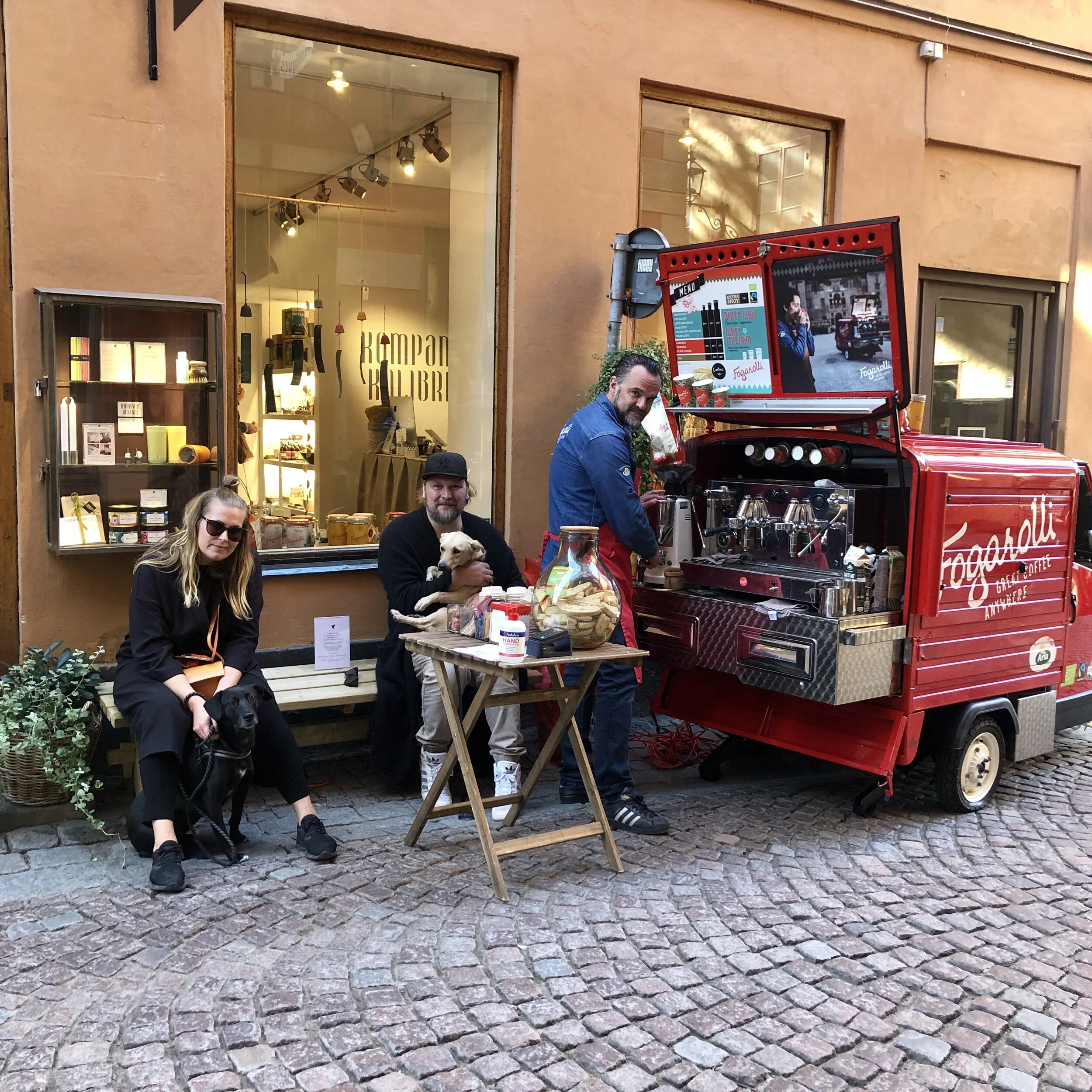 Kaffemopeden Fogarolli gästar Kompani Kolibri