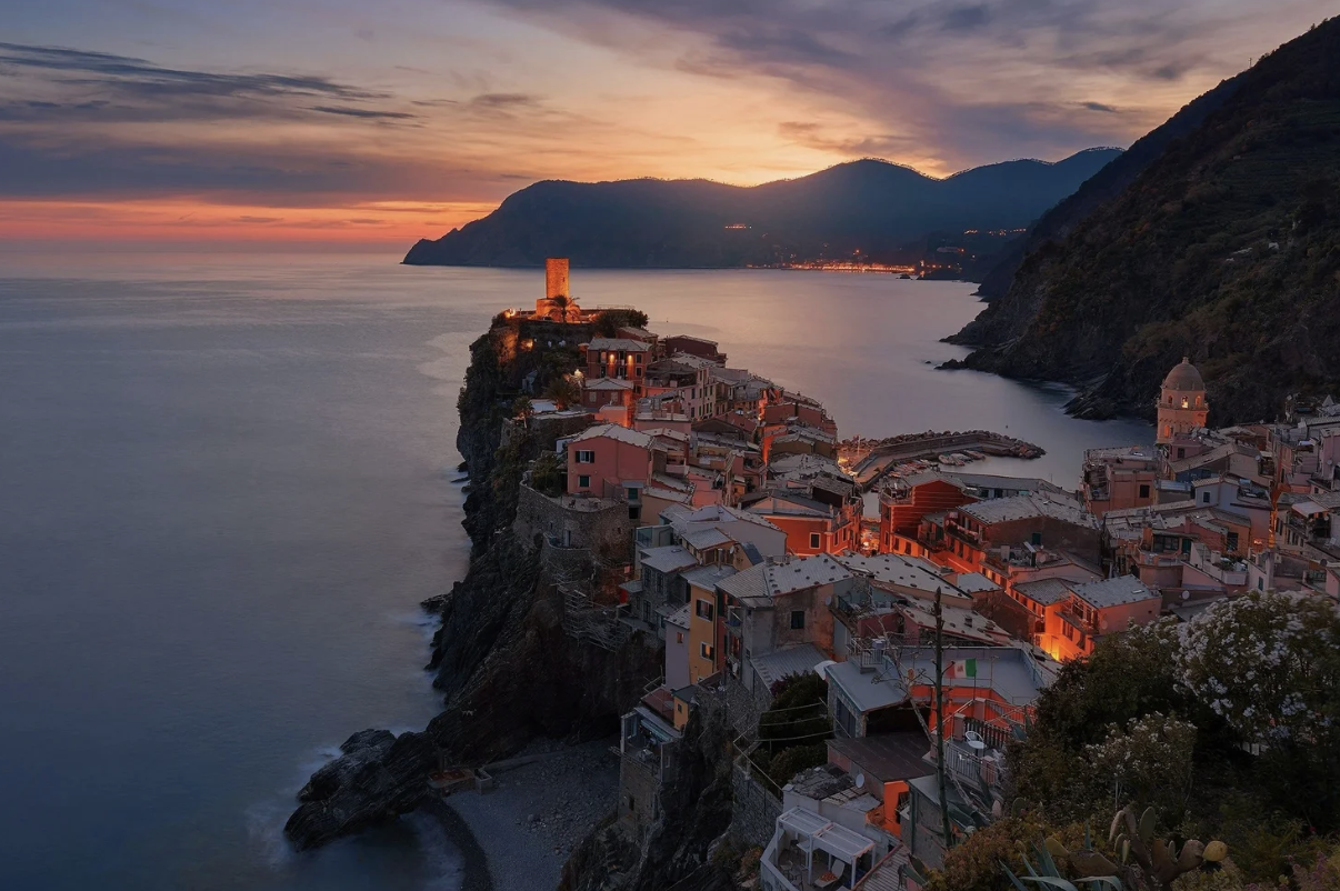 Drawing the Line: Citizenship, Identity, and Belonging in Modern Italy 