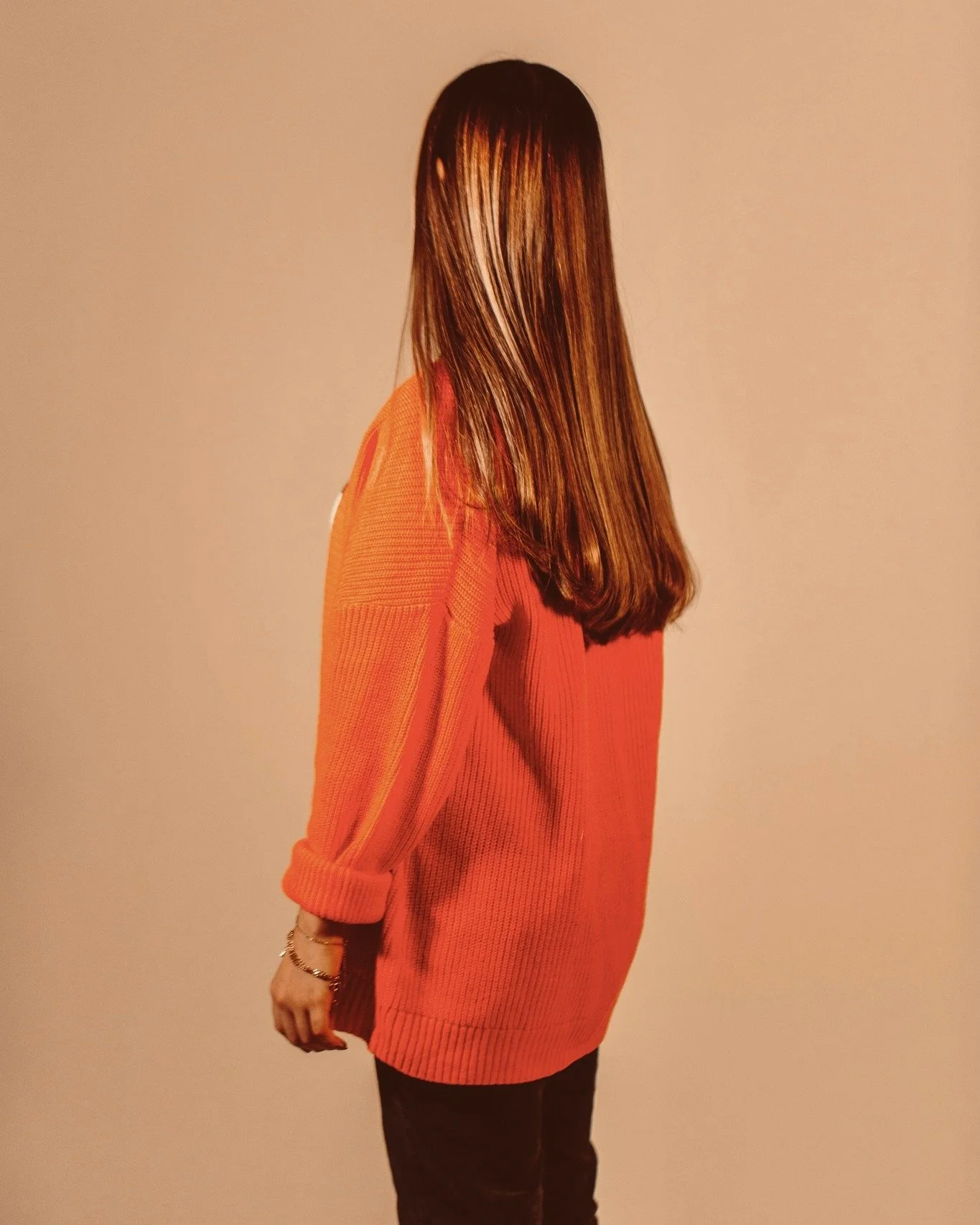 5 Simple Tips to Stand Taller (and Feel Better!)

1) Engage your core. A strong core supports your spine &mdash; think of gently drawing your belly button toward your back when standing.

2) Roll your shoulders back and down. Avoid slouching forward.