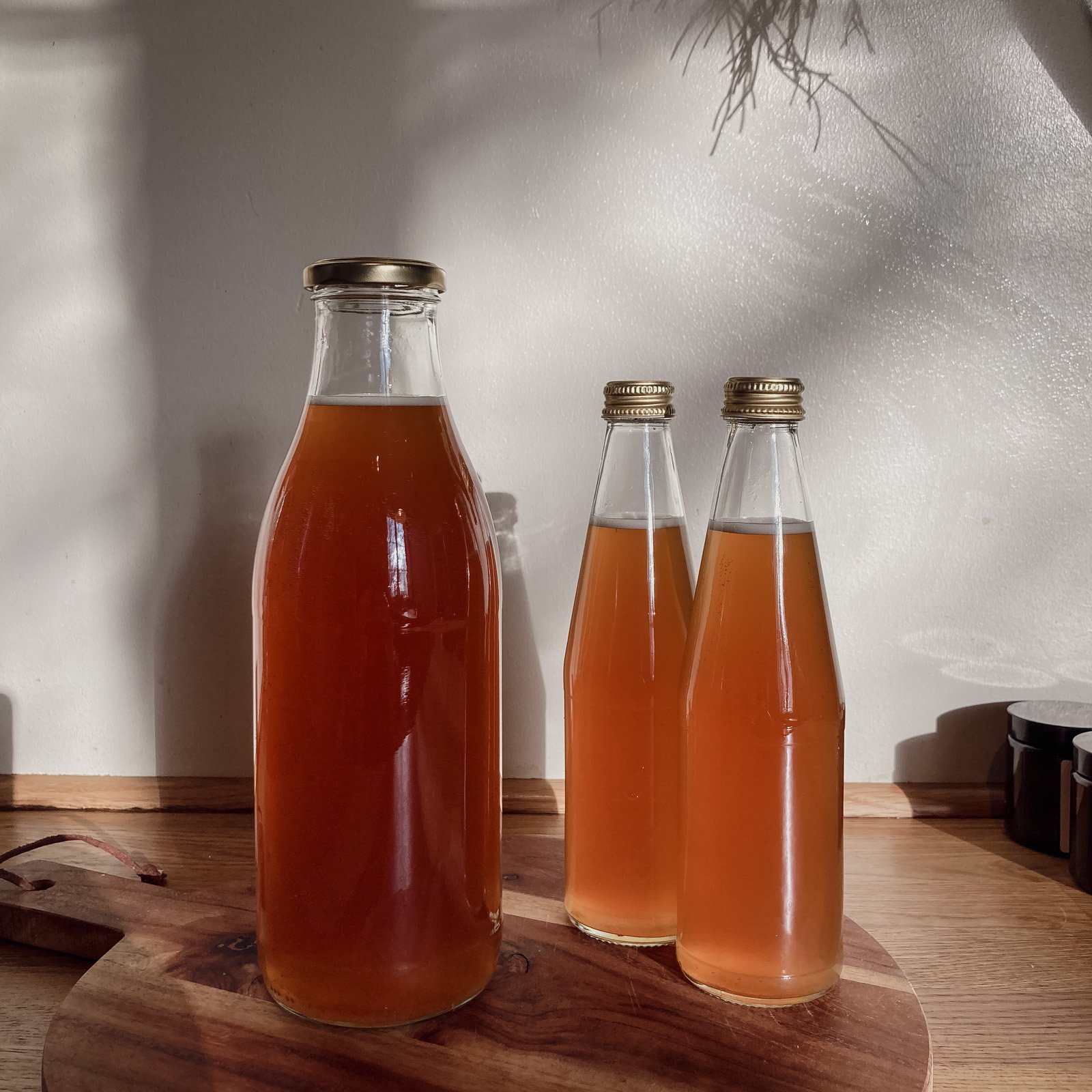 Kombucha, the drink of long life, as they call it in China... What a journey to start brewing our own! This refreshing, bubbly drink is so tasty and apparently so healthy for the gut, it feels good to serve it in our restaurant from this year!
Next t