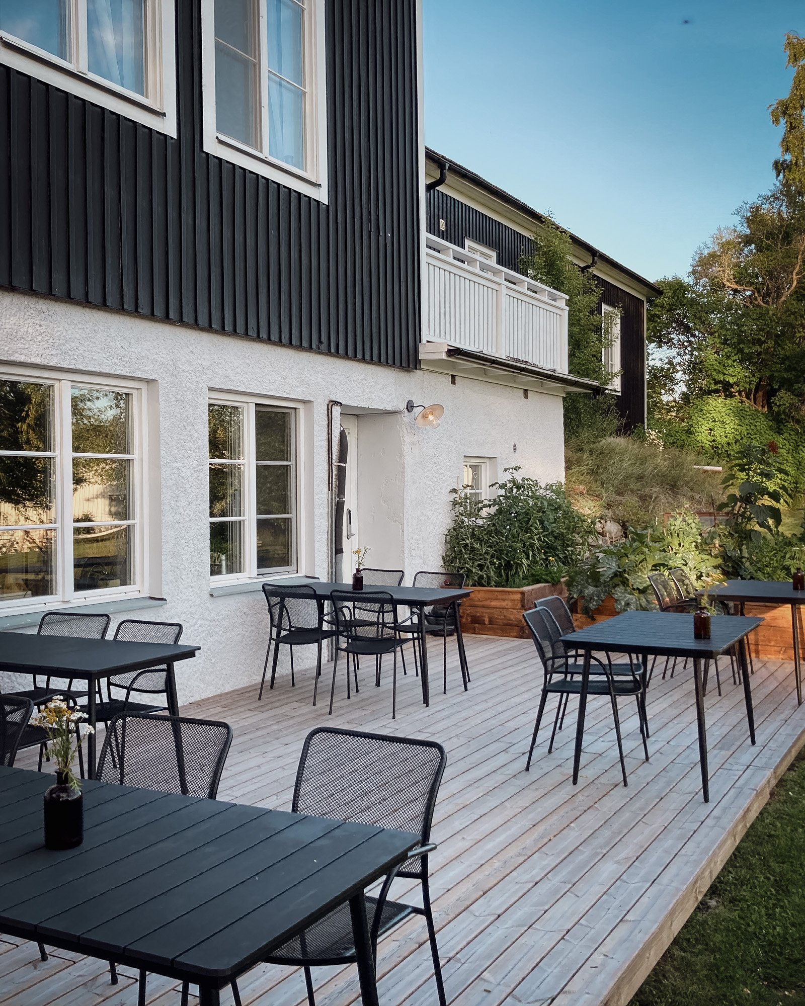 Soon, we will open our doors again for the season. Let's hope it will be a good, warm summer for having the guests dinner (and breakfast!) on the deck! 

What a great place it is! In the morning, the first sunlight appears from behind the hotel and i
