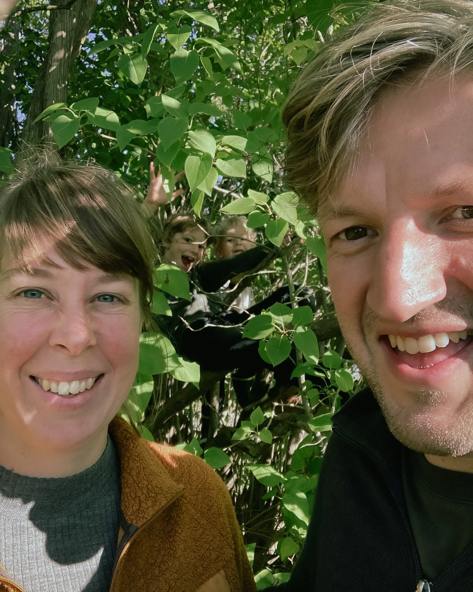 While we were trying to make a suitable family picture (spot the two tree monkeys), it dawned on us it is the last time we are preparing this garden for winter!

We will talk more about what is coming soon! 😄😆🔥👌

 #slowliving #stillebensweden #bo