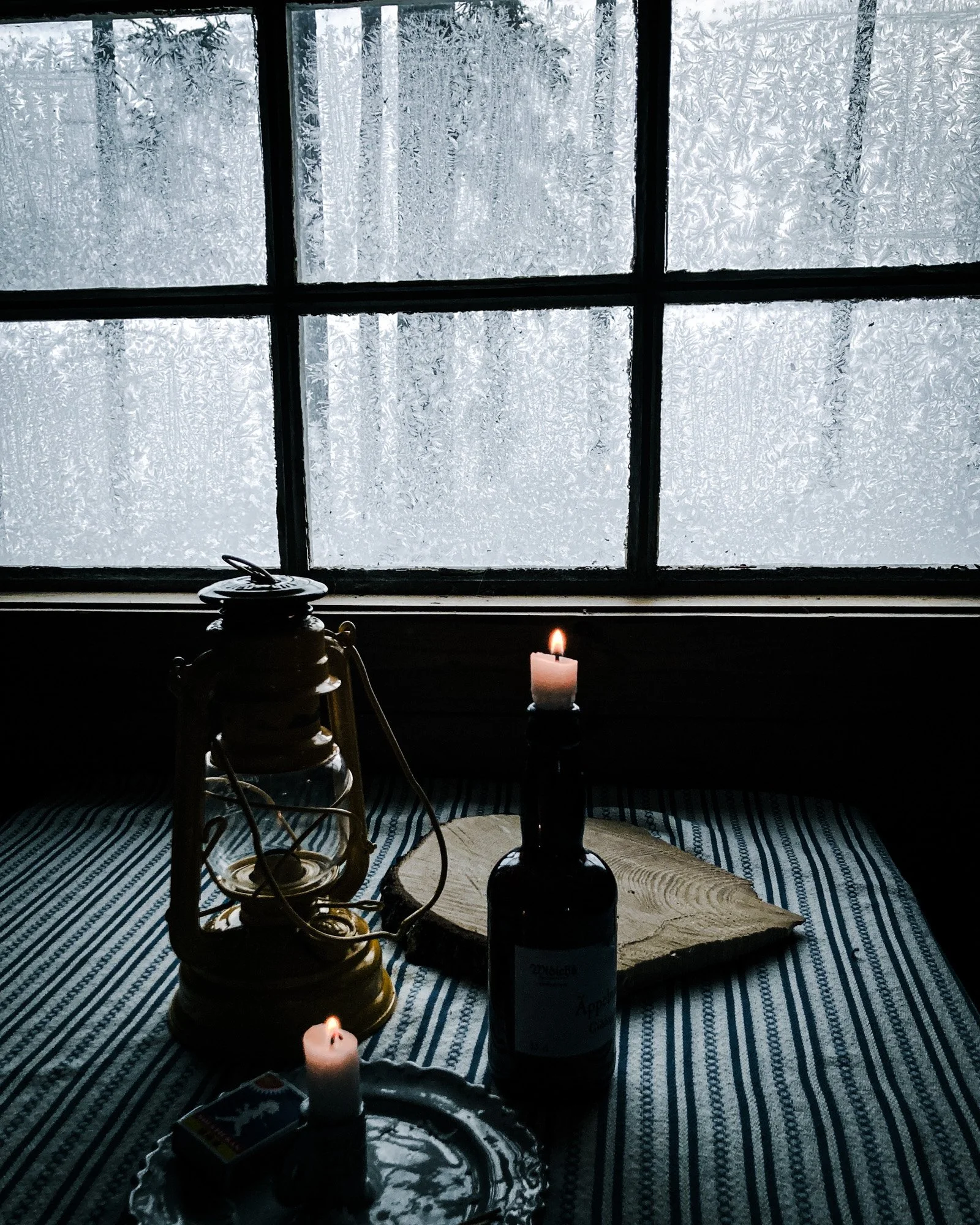 In the forests around our village, there's a lonely old cabin. And if you visit the cabin in winter, you experience another kind of silence and peace...

You have to add the sound of a crackling fire in the wood stove yourself. 🥰🔥❄

#cabininthewood