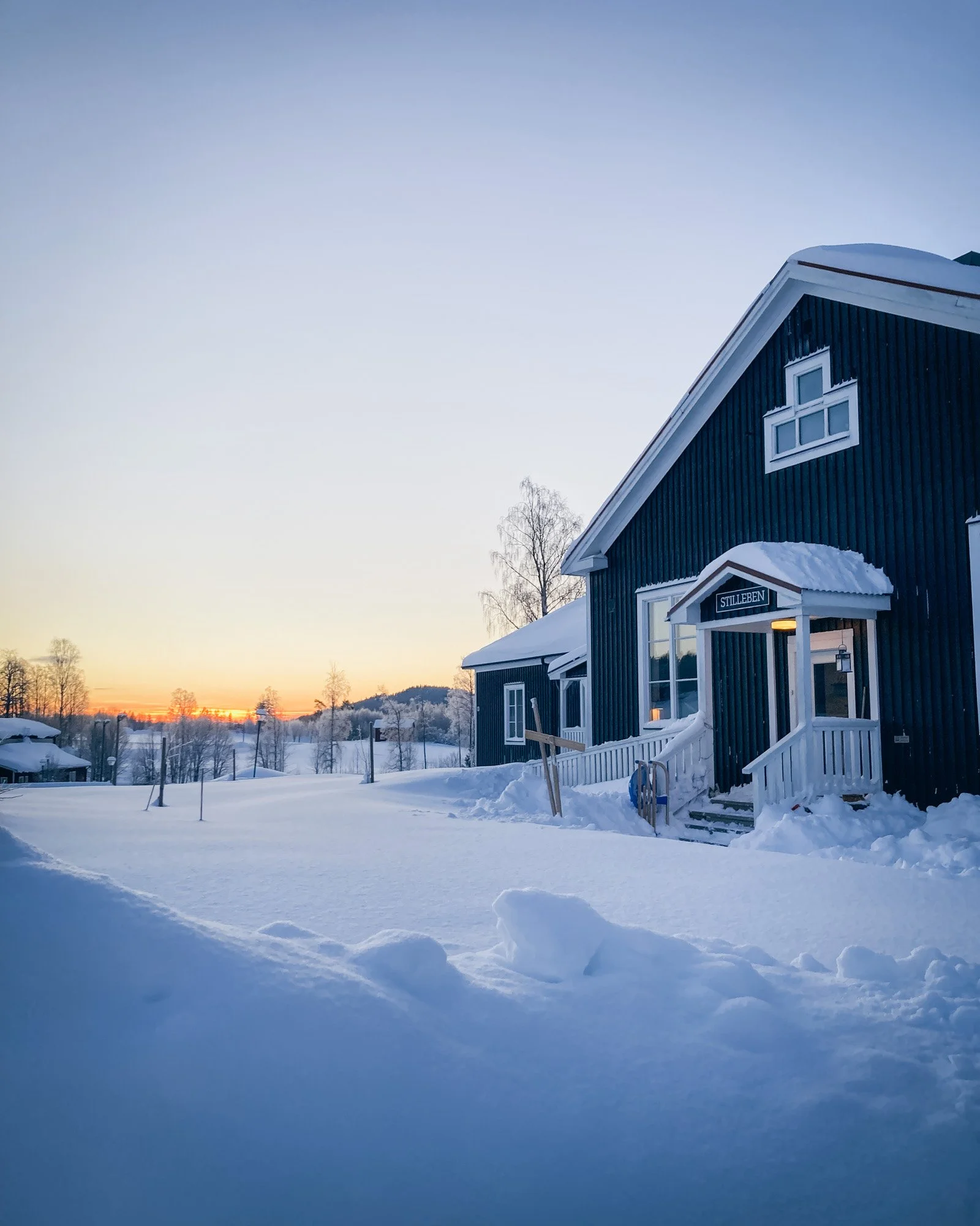 After some week of snowing, we received some time-out. 😅
Now we can really clear some paths and enjoy the winter! A stunning day with -15&deg;C!

 #stillebensweden #winter #slowliving #boutiquehotel